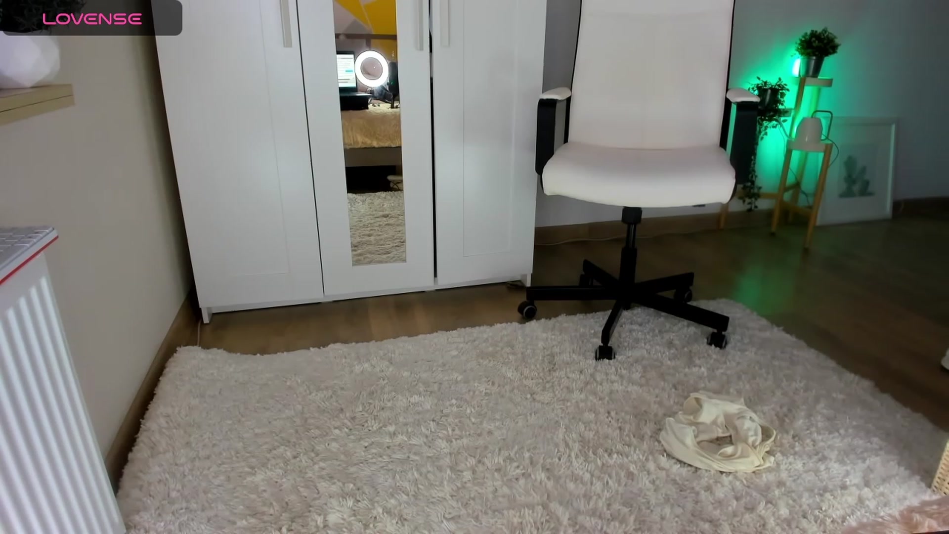 Gallery image thumbnail from Roxana_Dream's myfreecams stream on, 11/18/2023, 13:36 image 2 of 20