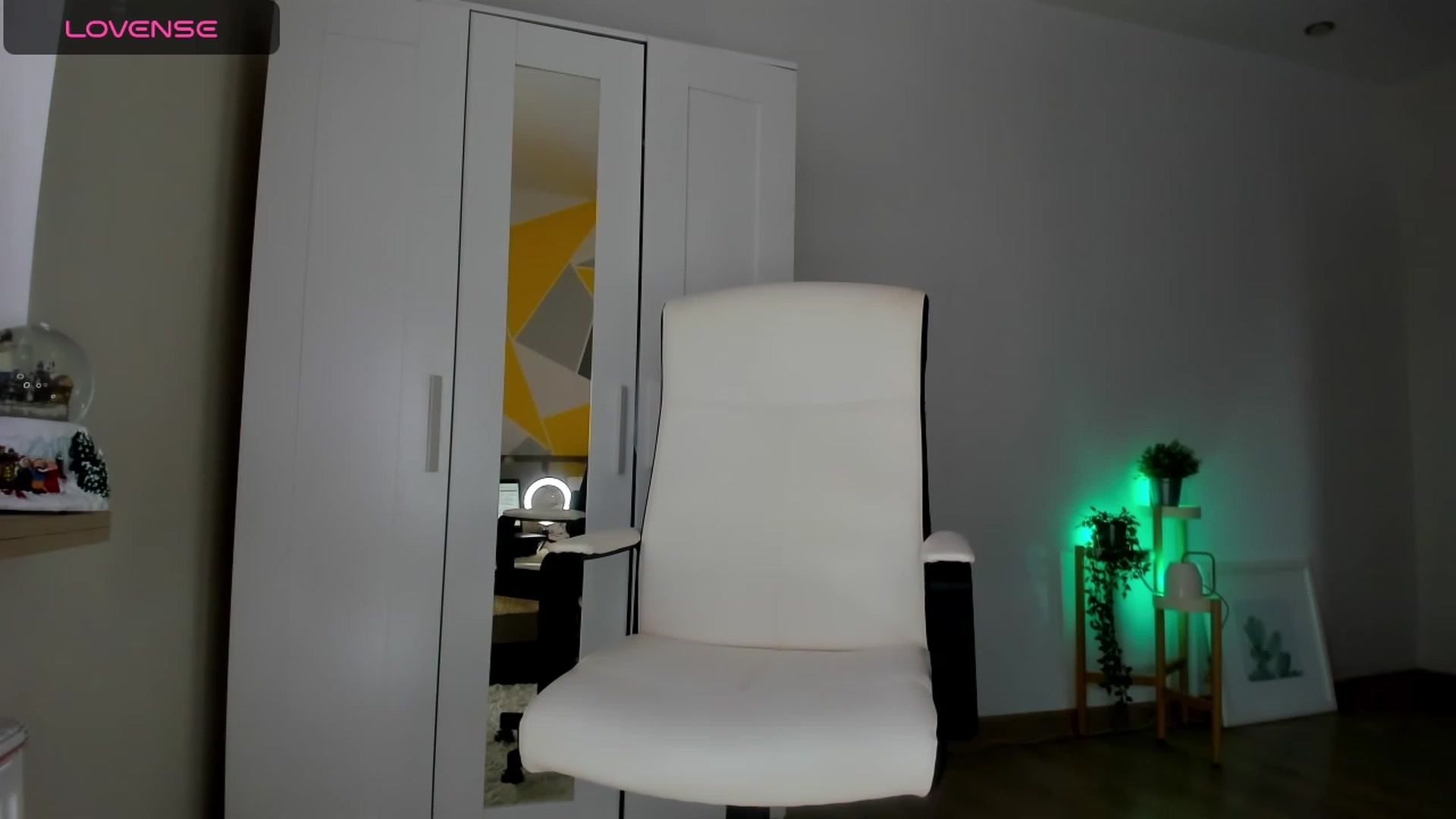 Gallery image thumbnail from Roxana_Dream's myfreecams stream on, 11/22/2023, 12:25 image 9 of 20