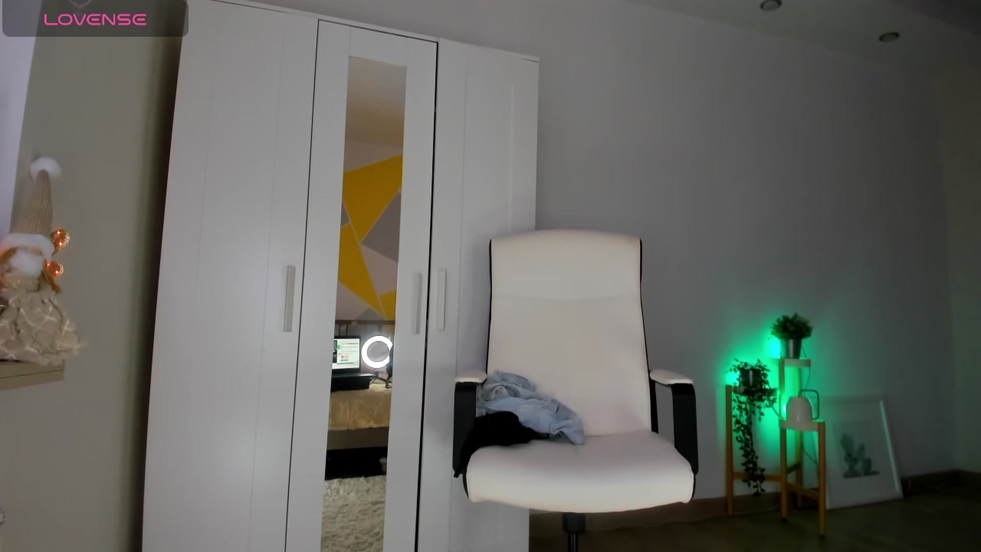 Gallery image thumbnail from Roxana_Dream's myfreecams stream on, 11/24/2023, 13:13 image 12 of 20