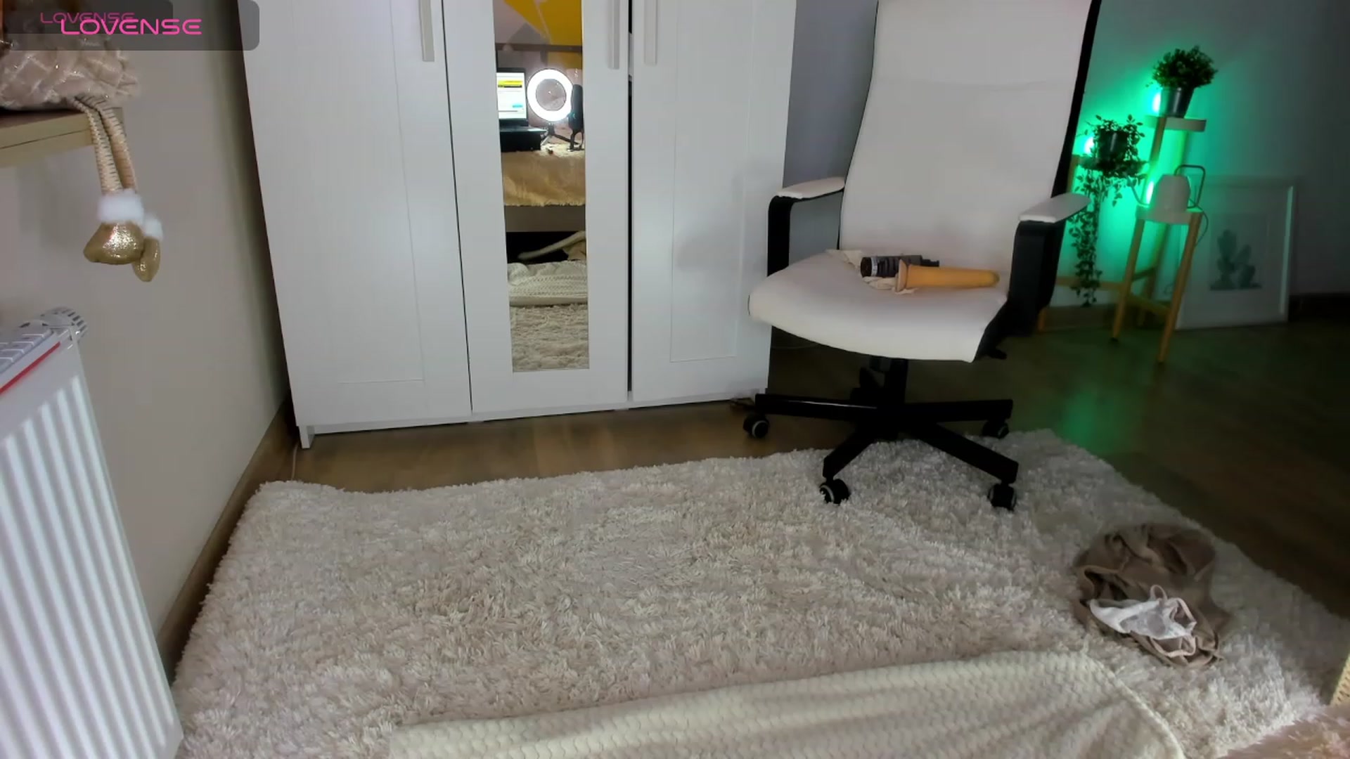 Gallery image thumbnail from Roxana_Dream's myfreecams stream on, 11/25/2023, 15:01 image 14 of 20