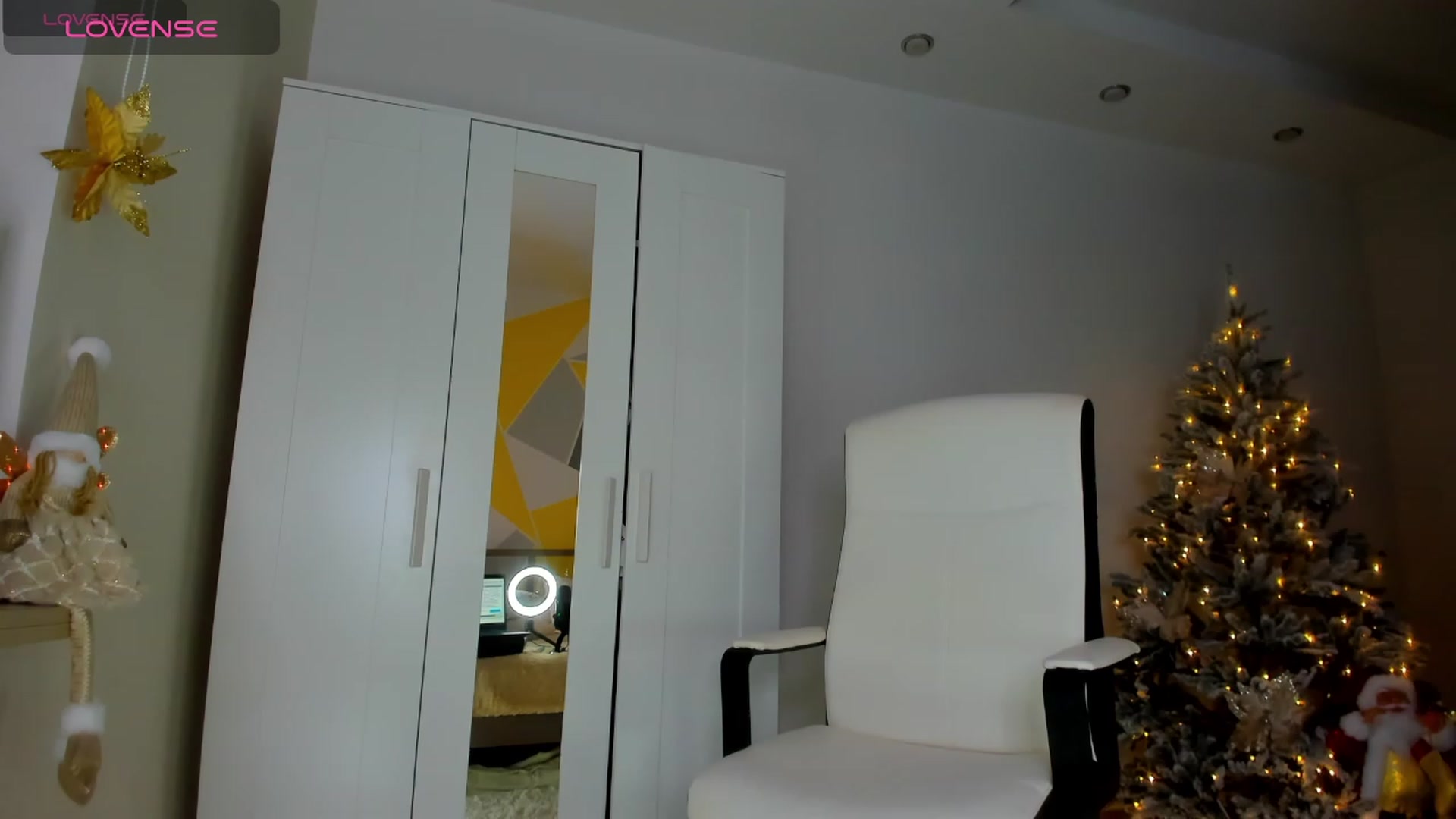 Gallery image thumbnail from Roxana_Dream's myfreecams stream on, 11/27/2023, 14:19 image 11 of 20