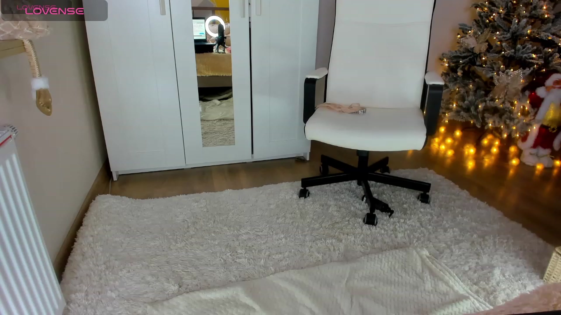 Gallery image thumbnail from Roxana_Dream's myfreecams stream on, 11/27/2023, 16:17 image 4 of 20