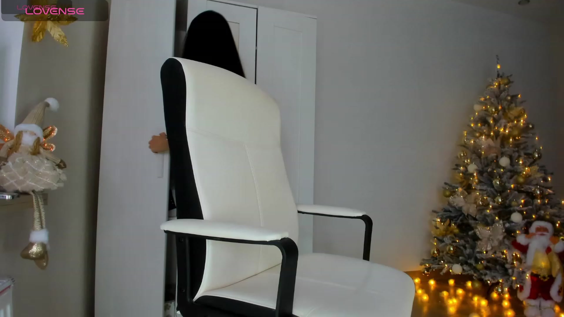 Gallery image thumbnail from Roxana_Dream's myfreecams stream on, 11/28/2023, 12:15 image 9 of 20