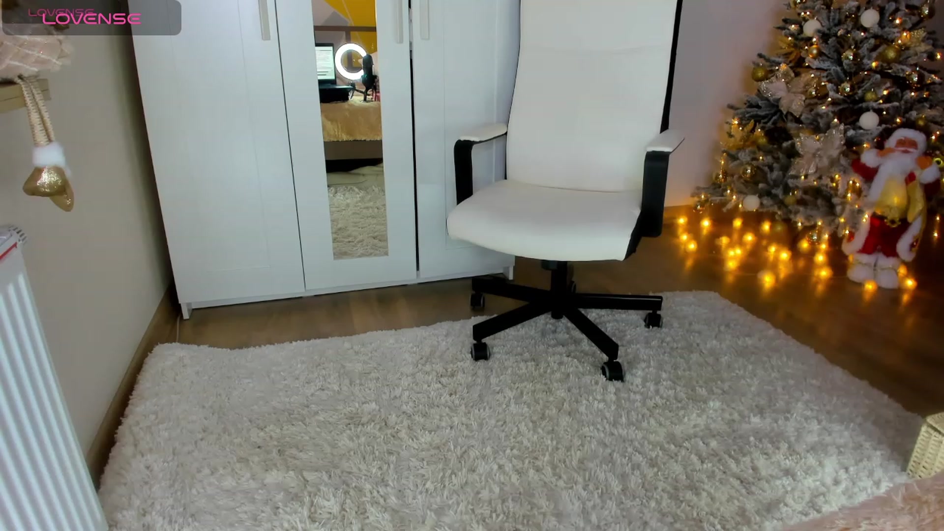 Gallery image thumbnail from Roxana_Dream's myfreecams stream on, 11/28/2023, 13:46 image 9 of 20