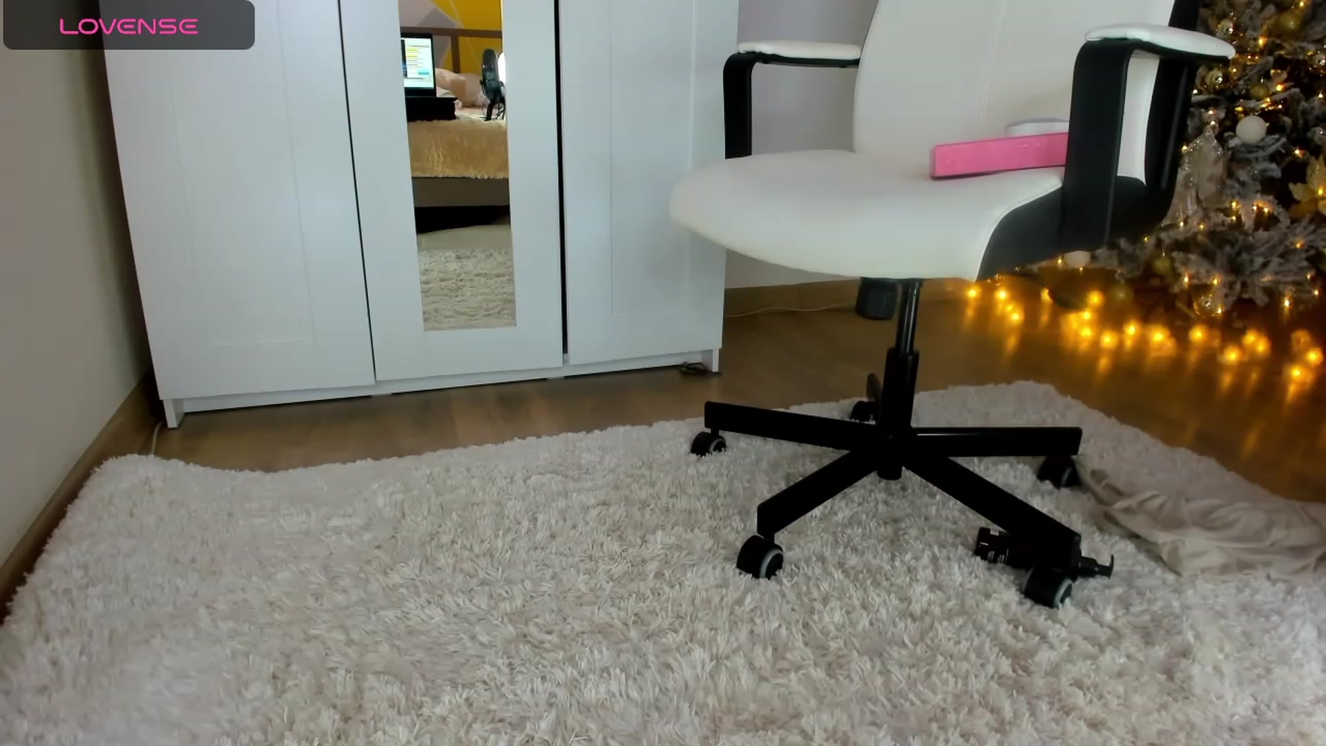 Gallery image thumbnail from Roxana_Dream's myfreecams stream on, 12/02/2023, 14:09 image 3 of 20