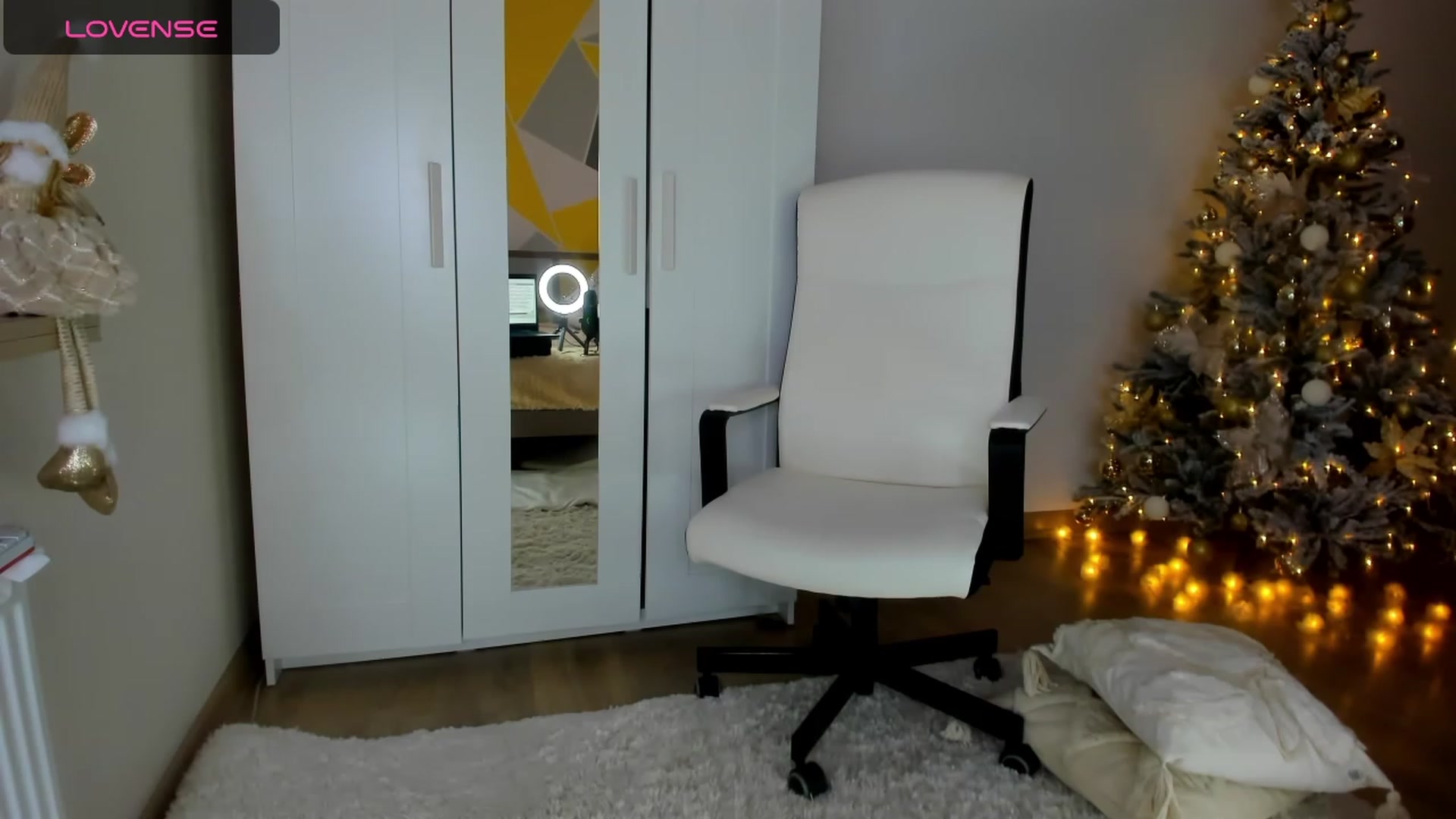 Gallery image thumbnail from Roxana_Dream's myfreecams stream on, 12/08/2023, 14:17 image 4 of 20