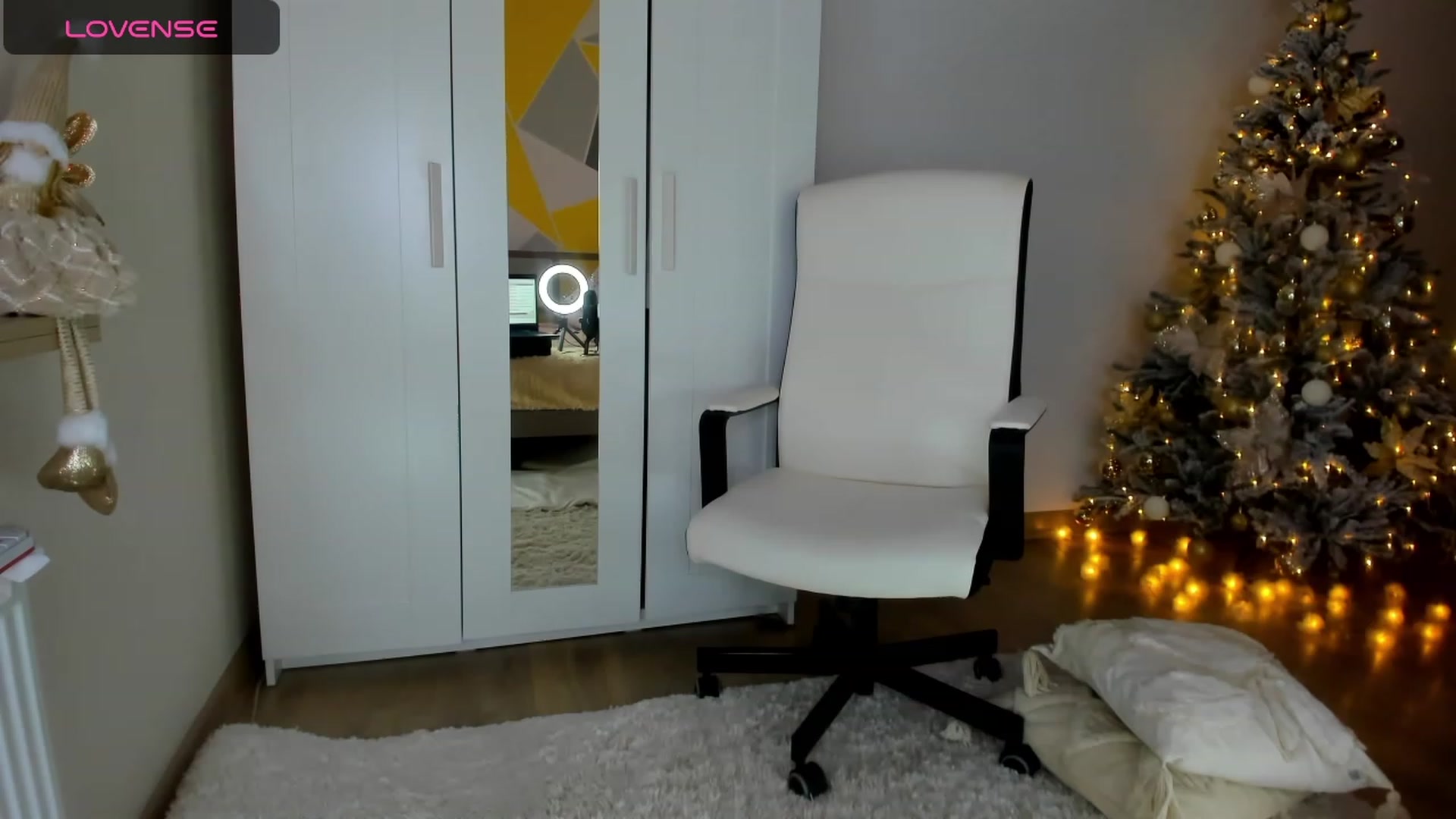 Gallery image thumbnail from Roxana_Dream's myfreecams stream on, 12/08/2023, 14:17 image 5 of 20