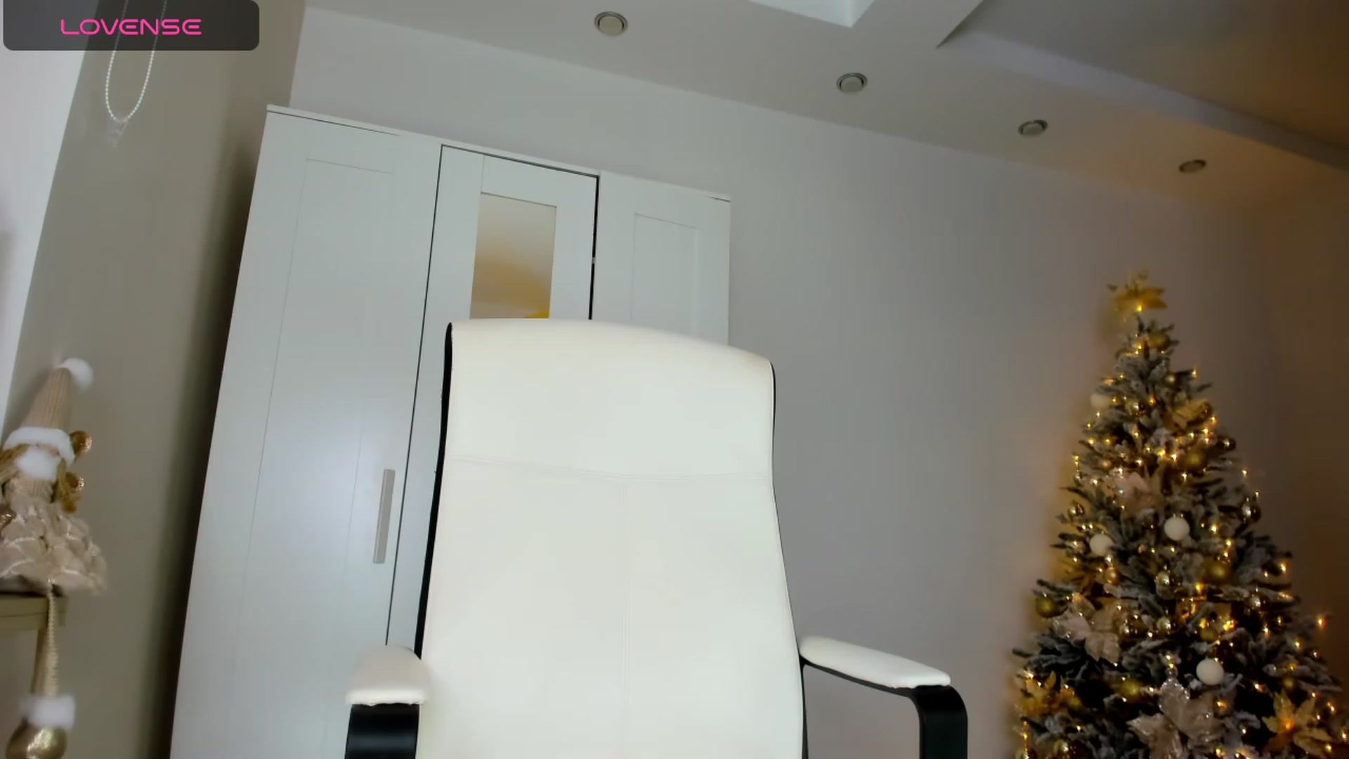 Gallery image thumbnail from Roxana_Dream's myfreecams stream on, 12/10/2023, 13:54 image 8 of 20