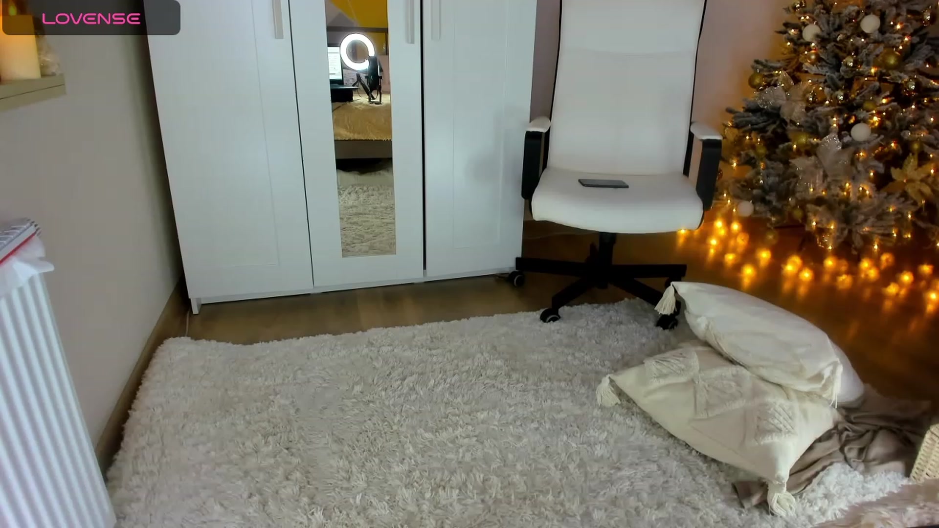 Gallery image thumbnail from Roxana_Dream's myfreecams stream on, 12/15/2023, 13:24 image 17 of 20