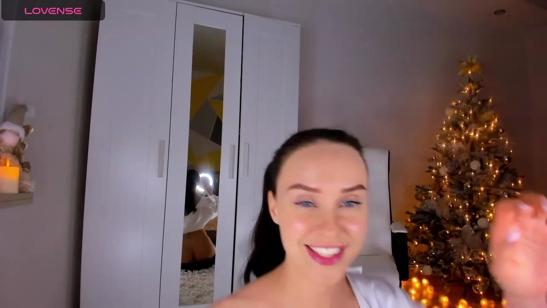Gallery image thumbnail from Roxana_Dream's myfreecams stream on, 12/18/2023, 14:03 image 16 of 20