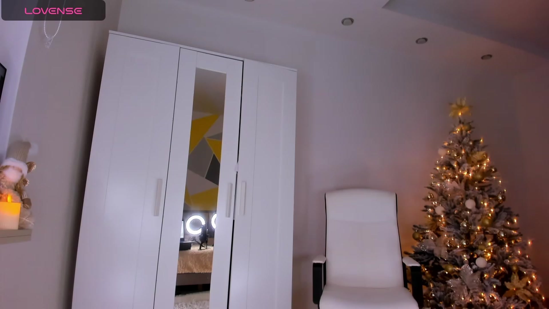Gallery image thumbnail from Roxana_Dream's myfreecams stream on, 12/18/2023, 14:03 image 2 of 20
