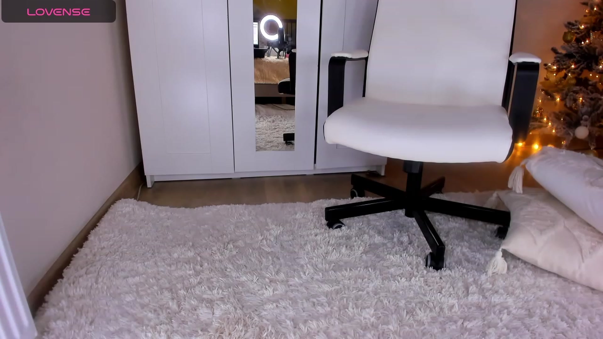 Gallery image thumbnail from Roxana_Dream's myfreecams stream on, 12/23/2023, 13:44 image 15 of 20
