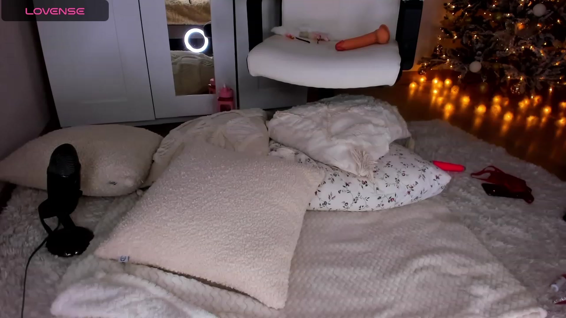Gallery image thumbnail from Roxana_Dream's myfreecams stream on, 12/24/2023, 15:07 image 7 of 20