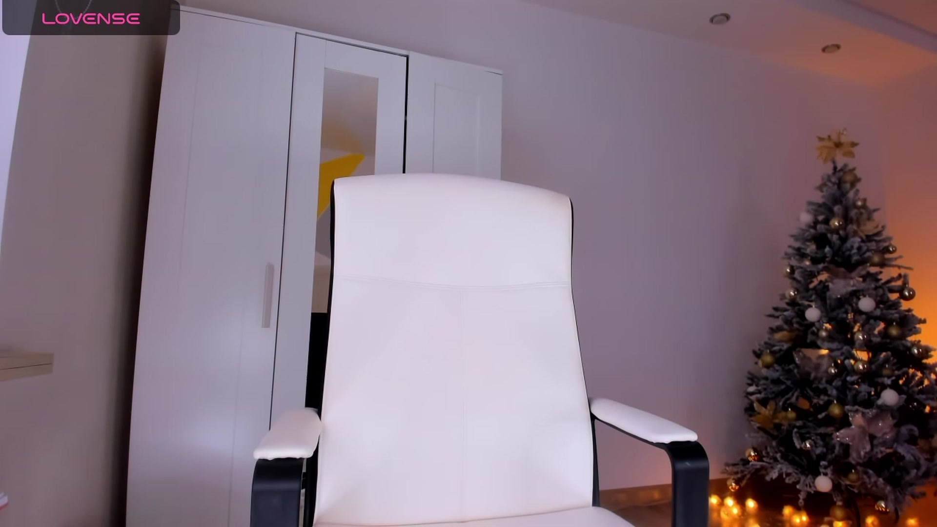 Gallery image thumbnail from Roxana_Dream's myfreecams stream on, 01/16/2024, 12:51 image 17 of 20