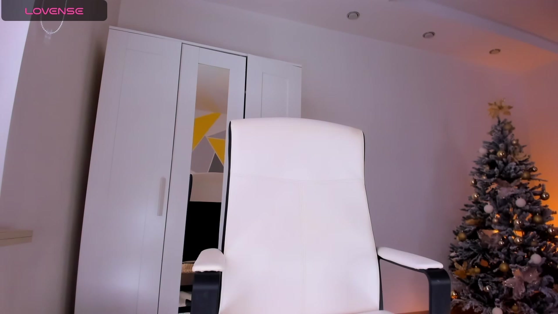Gallery image thumbnail from Roxana_Dream's myfreecams stream on, 01/16/2024, 12:51 image 11 of 20