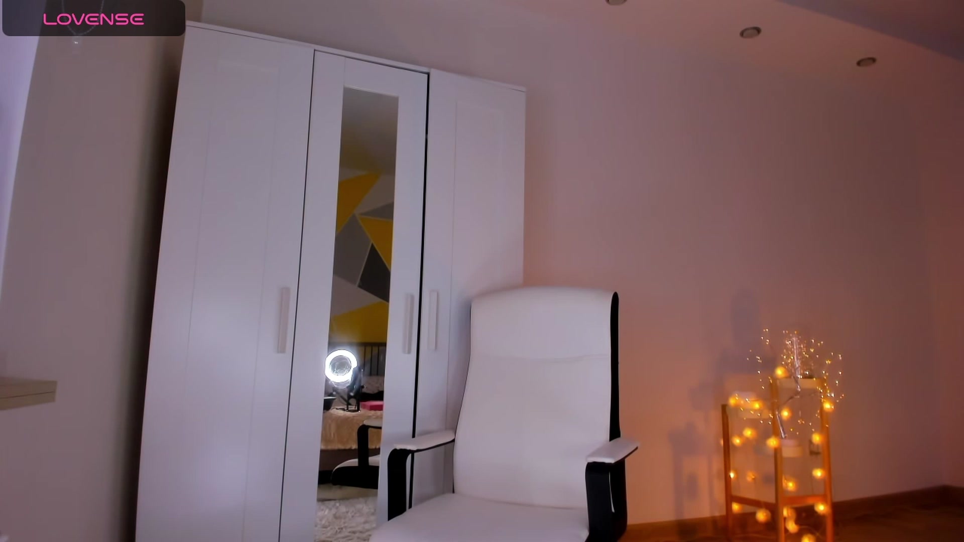 Gallery image thumbnail from Roxana_Dream's myfreecams stream on, 01/23/2024, 14:27 image 6 of 20