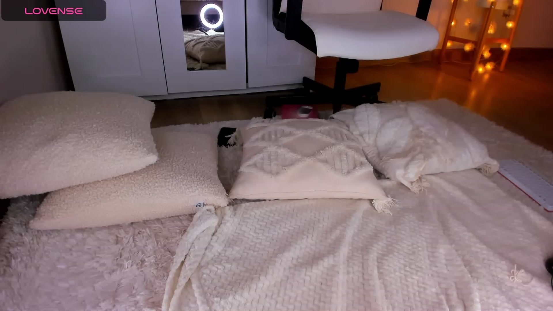 Gallery image thumbnail from Roxana_Dream's myfreecams stream on, 01/23/2024, 14:27 image 19 of 20