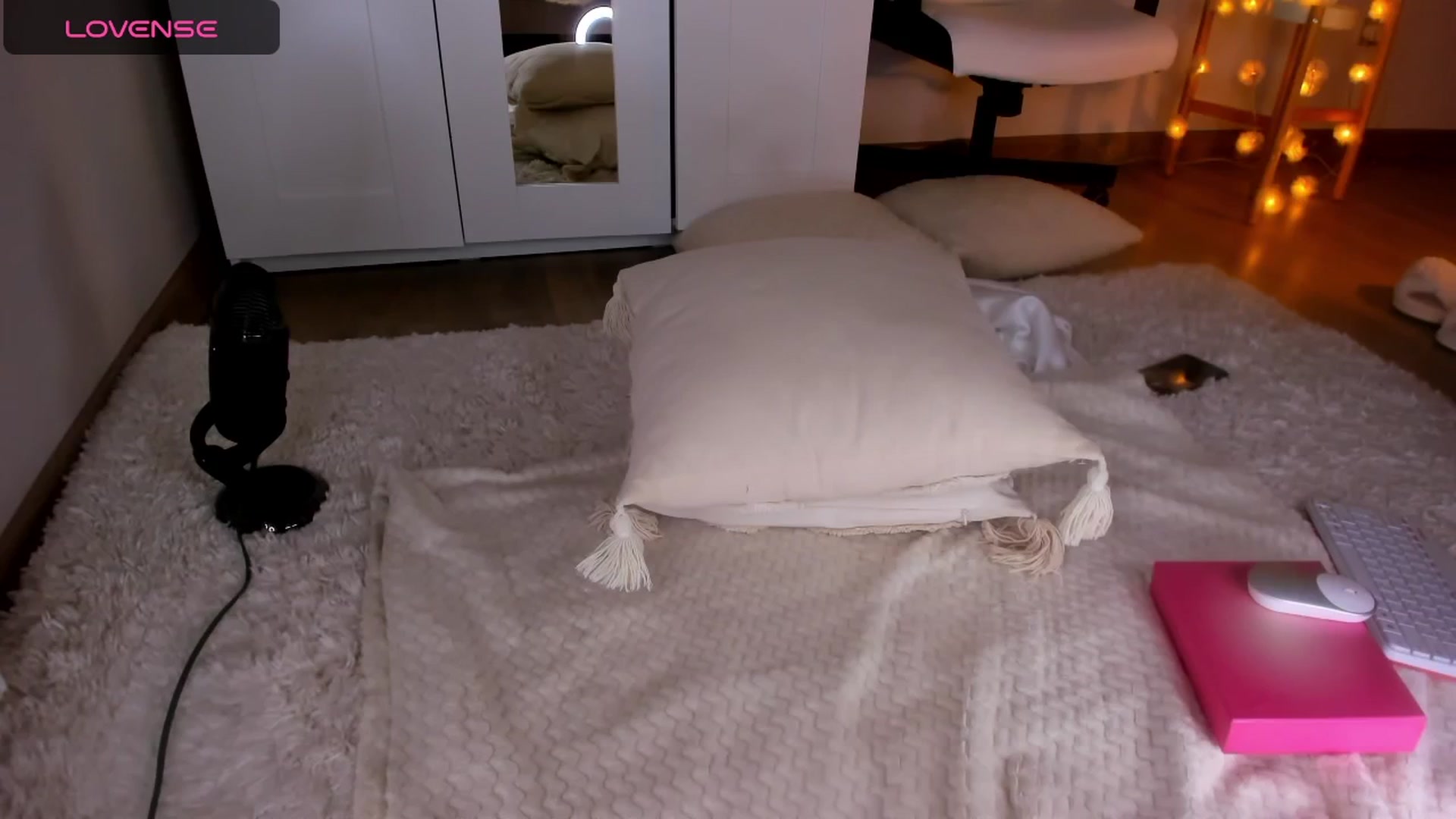 Gallery image thumbnail from Roxana_Dream's myfreecams stream on, 02/10/2024, 15:16 image 14 of 20