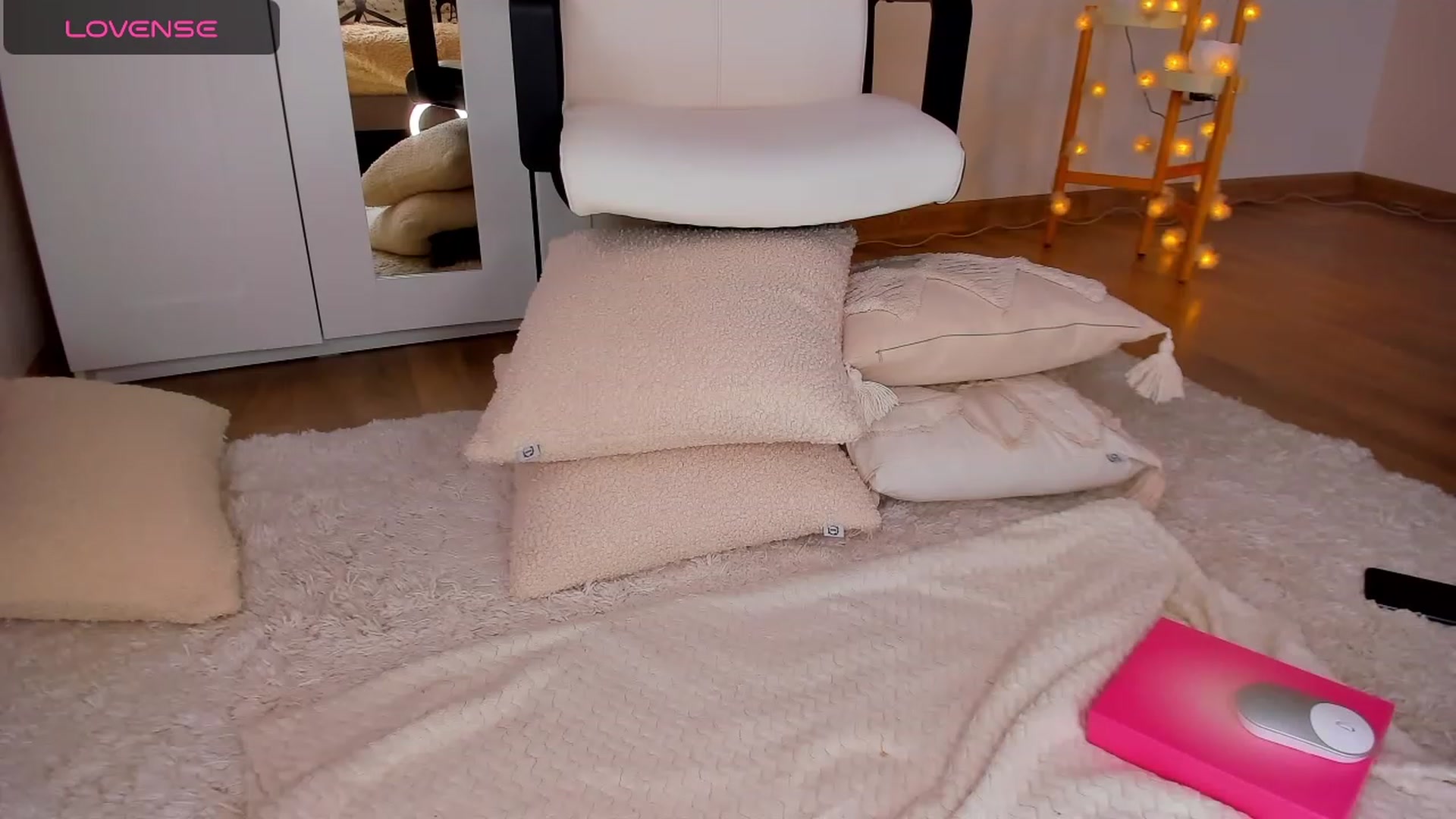 Gallery image thumbnail from Roxana_Dream's myfreecams stream on, 03/10/2024, 13:30 image 3 of 20