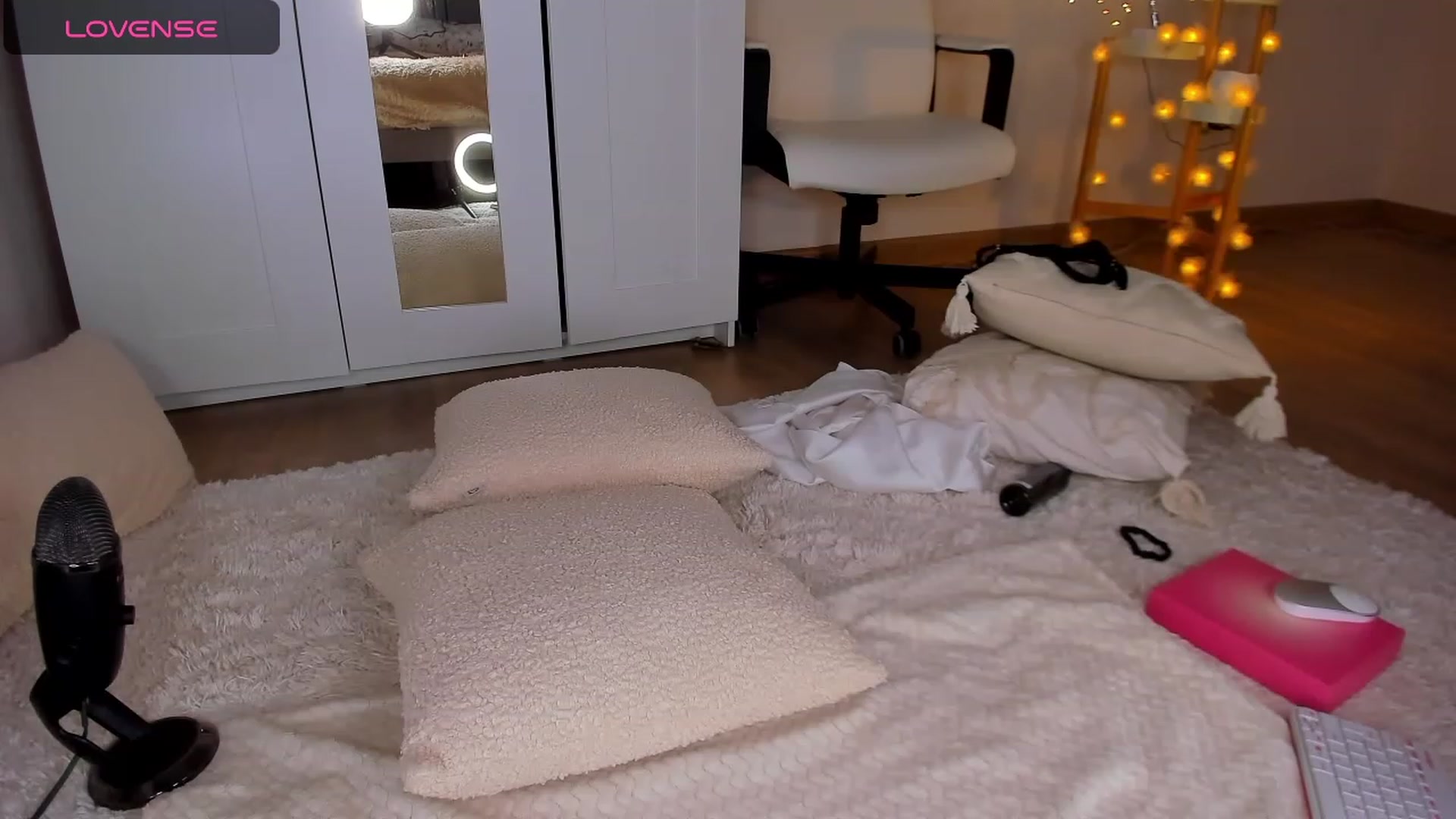 Gallery image thumbnail from Roxana_Dream's myfreecams stream on, 03/15/2024, 13:33 image 17 of 20