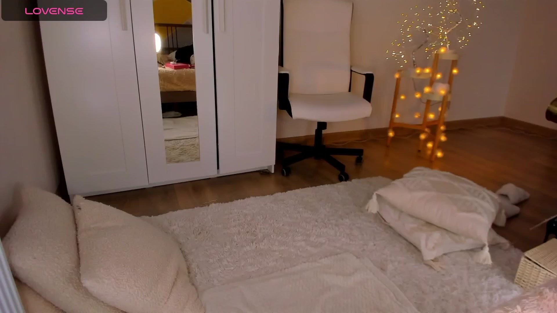 Gallery image thumbnail from Roxana_Dream's myfreecams stream on, 03/20/2024, 12:20 image 3 of 20