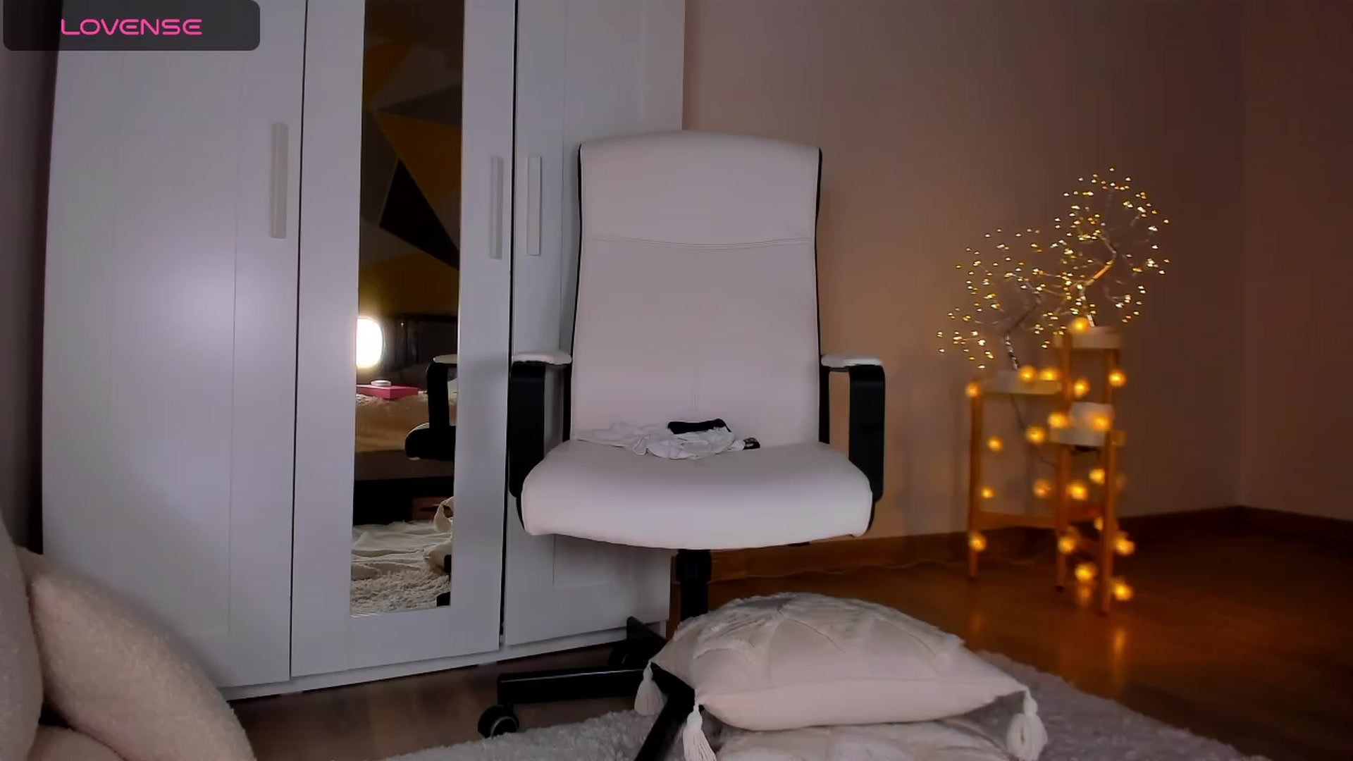 Gallery image thumbnail from Roxana_Dream's myfreecams stream on, 03/24/2024, 15:01 image 8 of 20