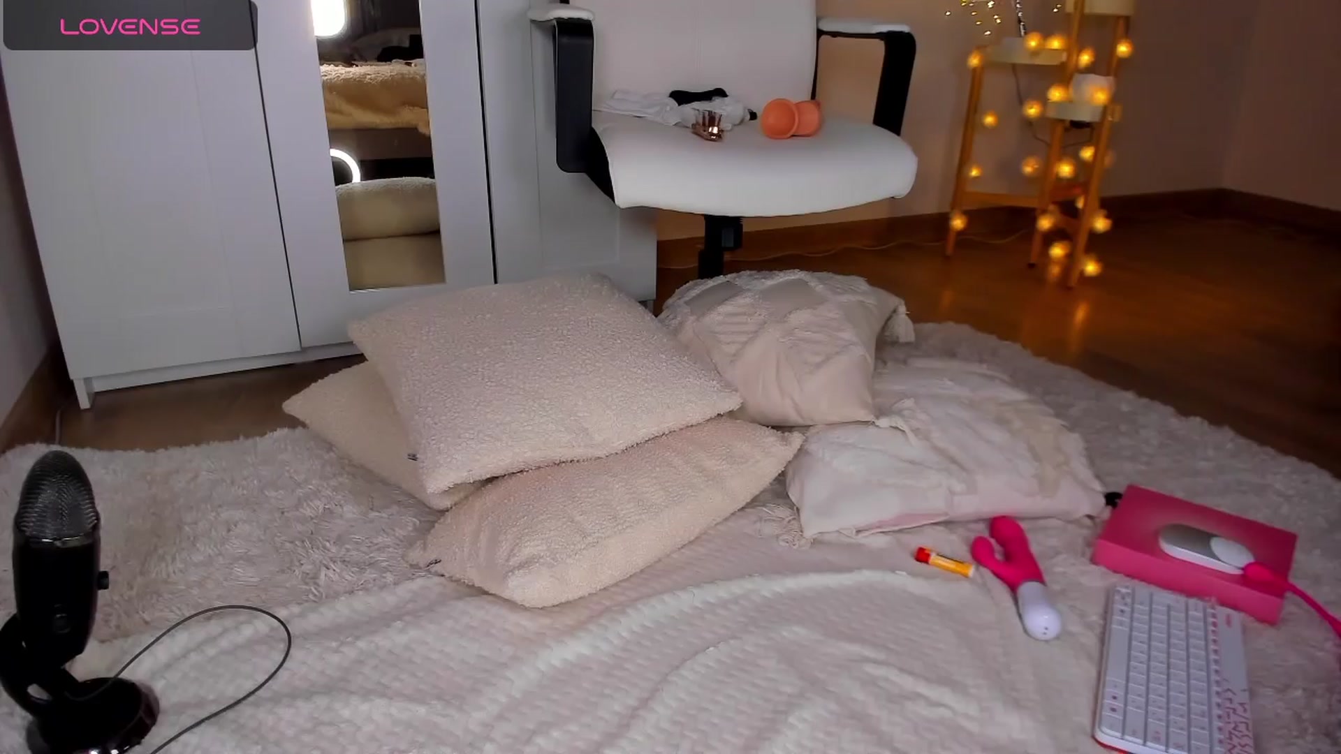 Gallery image thumbnail from Roxana_Dream's myfreecams stream on, 03/24/2024, 17:06 image 2 of 20