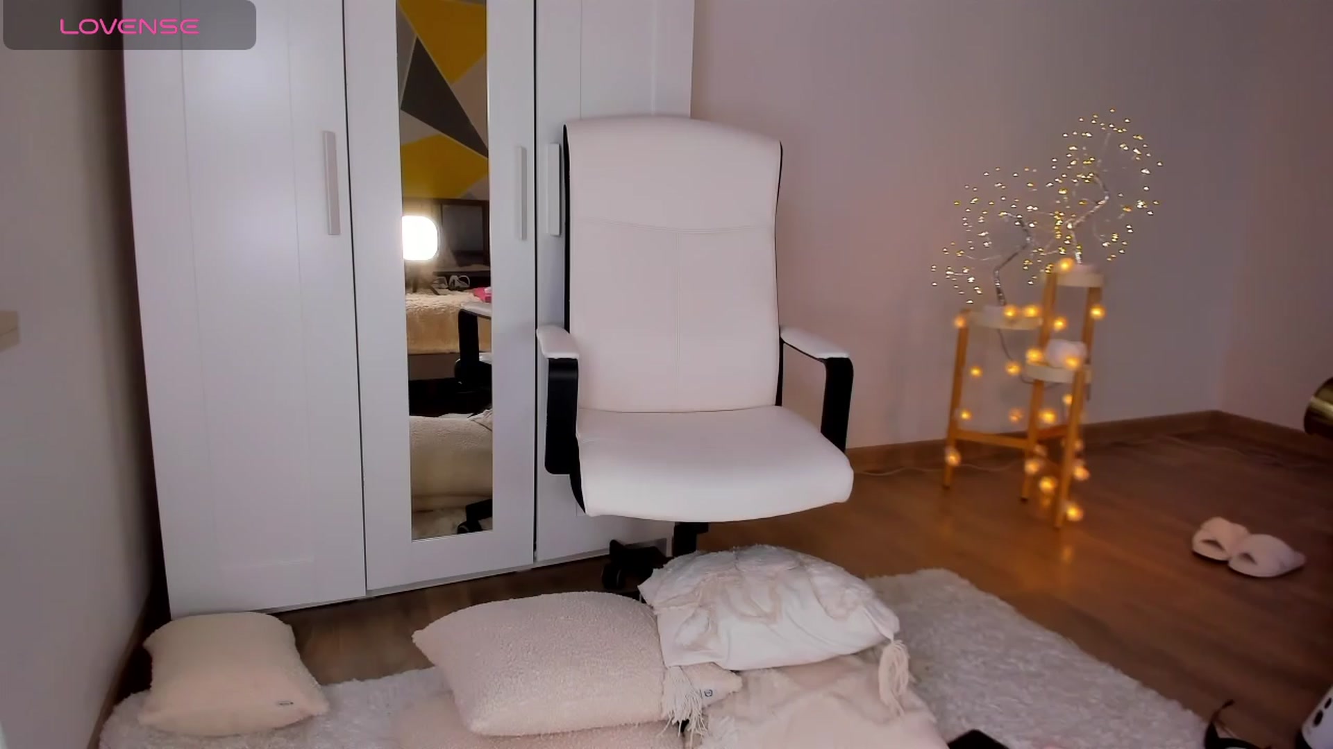 Gallery image thumbnail from Roxana_Dream's myfreecams stream on, 04/02/2024, 13:48 image 1 of 20