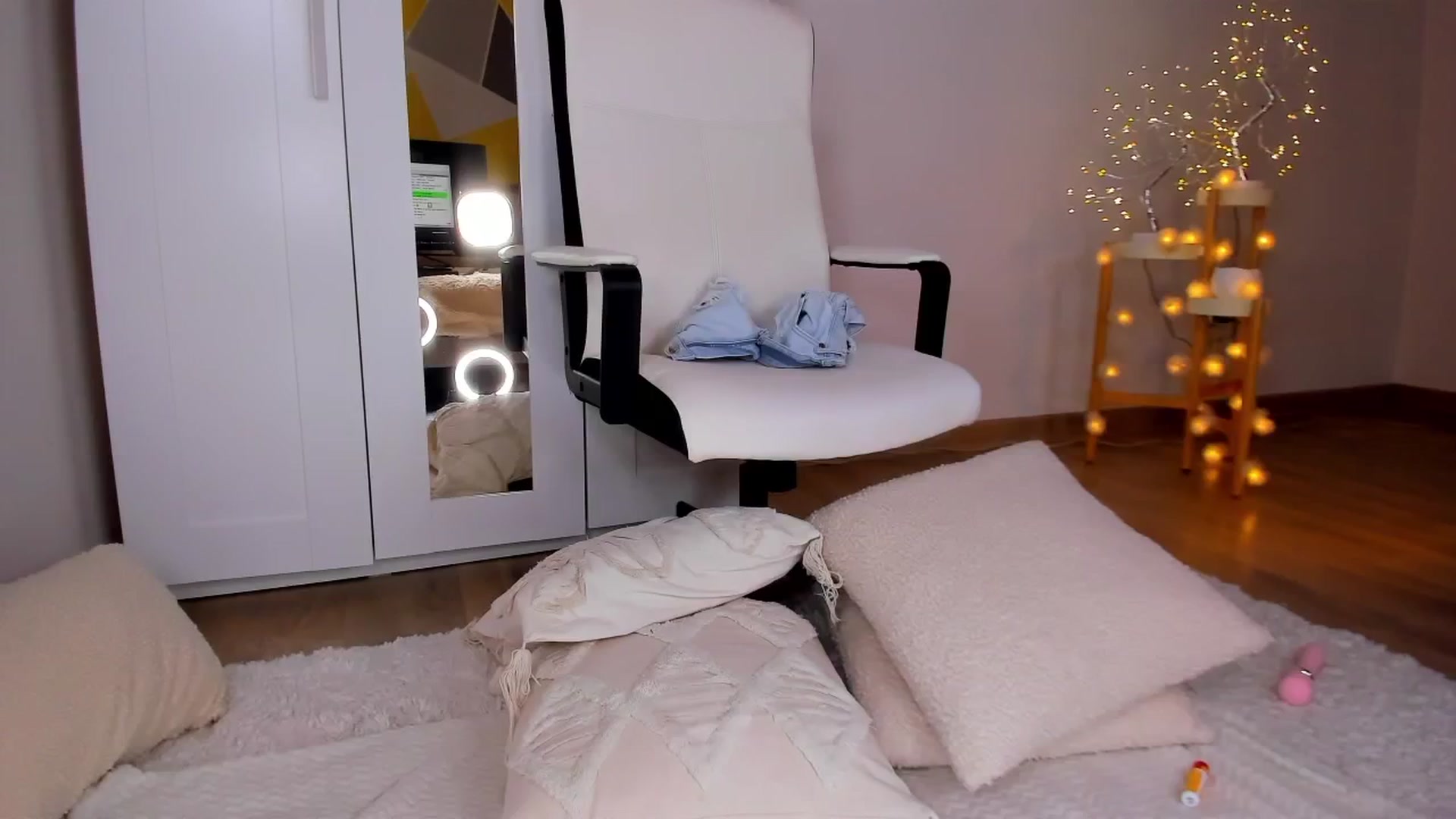 Gallery image thumbnail from Roxana_Dream's myfreecams stream on, 05/02/2024, 16:02 image 4 of 20