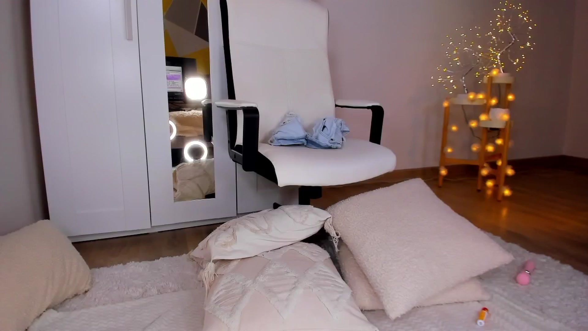 Gallery image thumbnail from Roxana_Dream's myfreecams stream on, 05/02/2024, 16:02 image 3 of 20