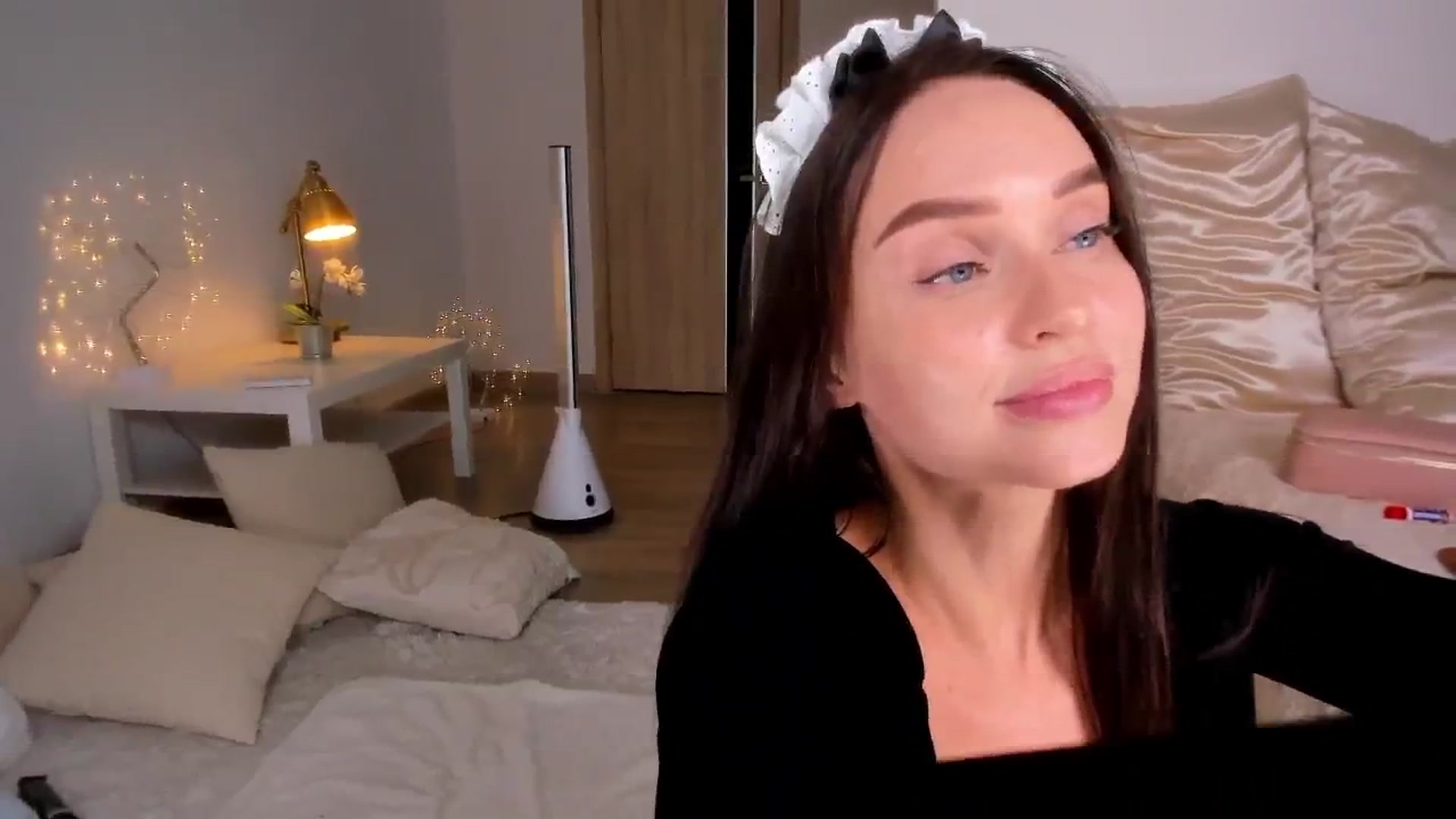 Gallery image thumbnail from Roxana_Dream's myfreecams stream on, 08/03/2024, 10:51 image 18 of 20