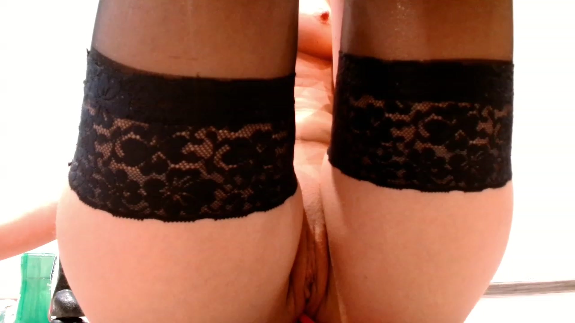 Gallery image thumbnail from RoxaneQuinn's myfreecams stream on, 03/17/2023, 21:07 image 9 of 20