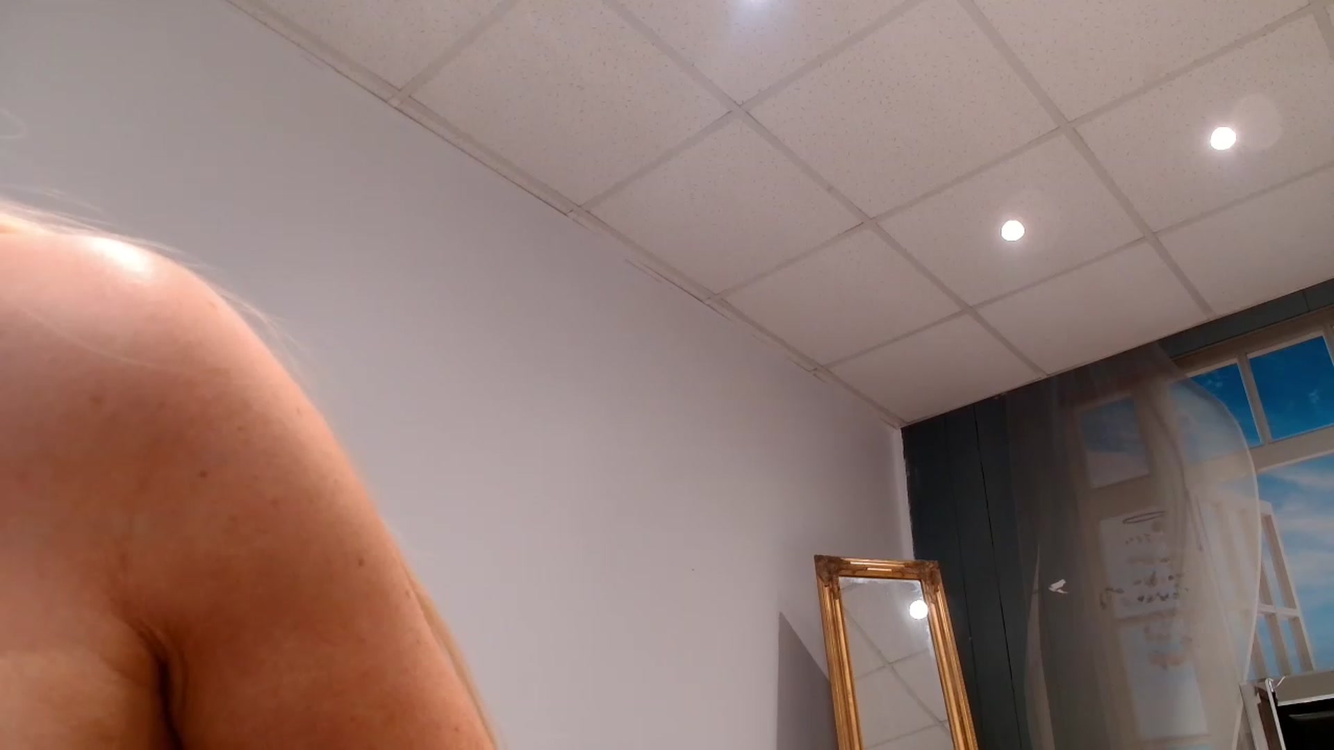 Gallery image thumbnail from RoxaneQuinn's myfreecams stream on, 03/28/2023, 19:42 image 12 of 20
