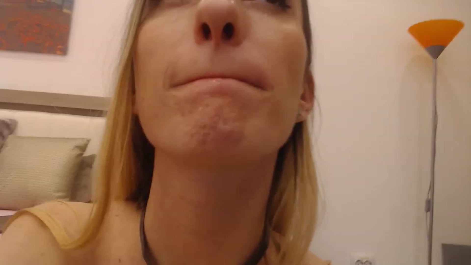 Gallery image thumbnail from RoxaneQuinn's myfreecams stream on, 04/21/2023, 17:24 image 6 of 20