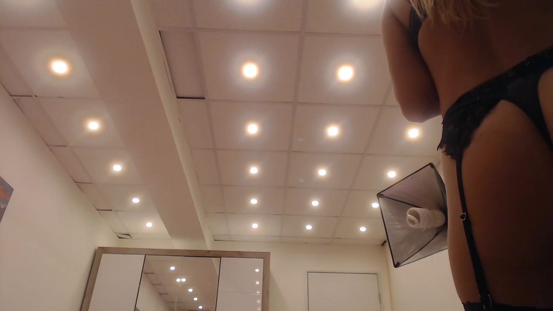 Gallery image thumbnail from RoxaneQuinn's myfreecams stream on, 04/27/2023, 14:30 image 1 of 20