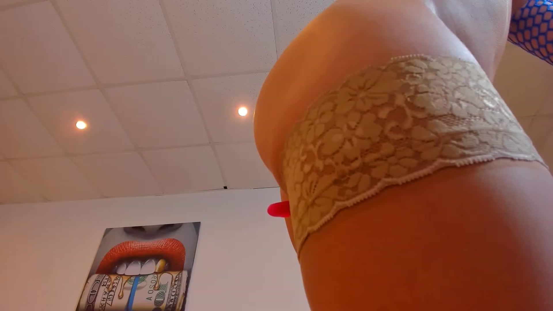 Gallery image thumbnail from RoxaneQuinn's myfreecams stream on, 05/23/2023, 16:19 image 14 of 20