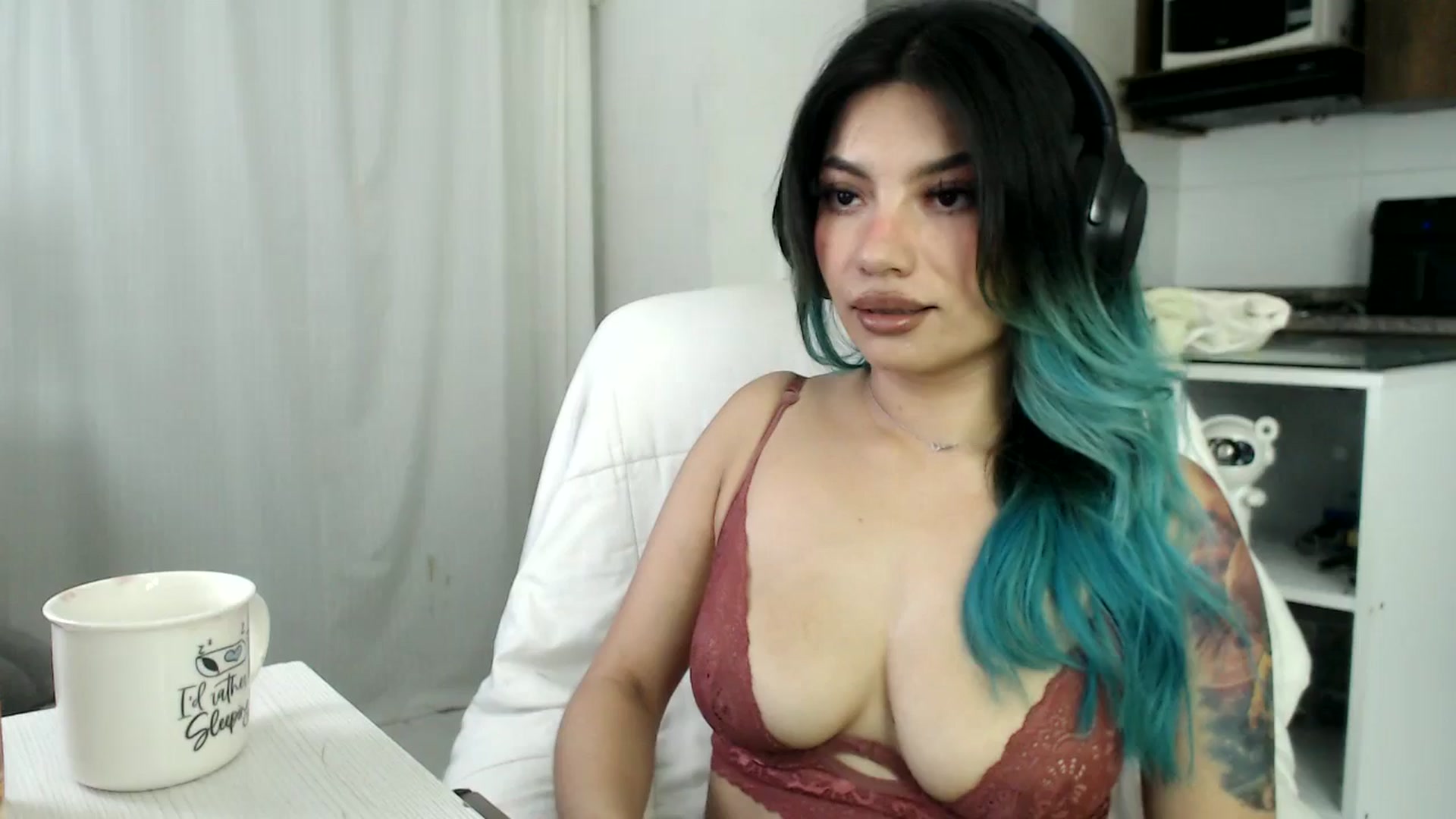 Gallery image thumbnail from Roxanna_H's myfreecams stream on, 04/13/2026, 08:12 image 11 of 20