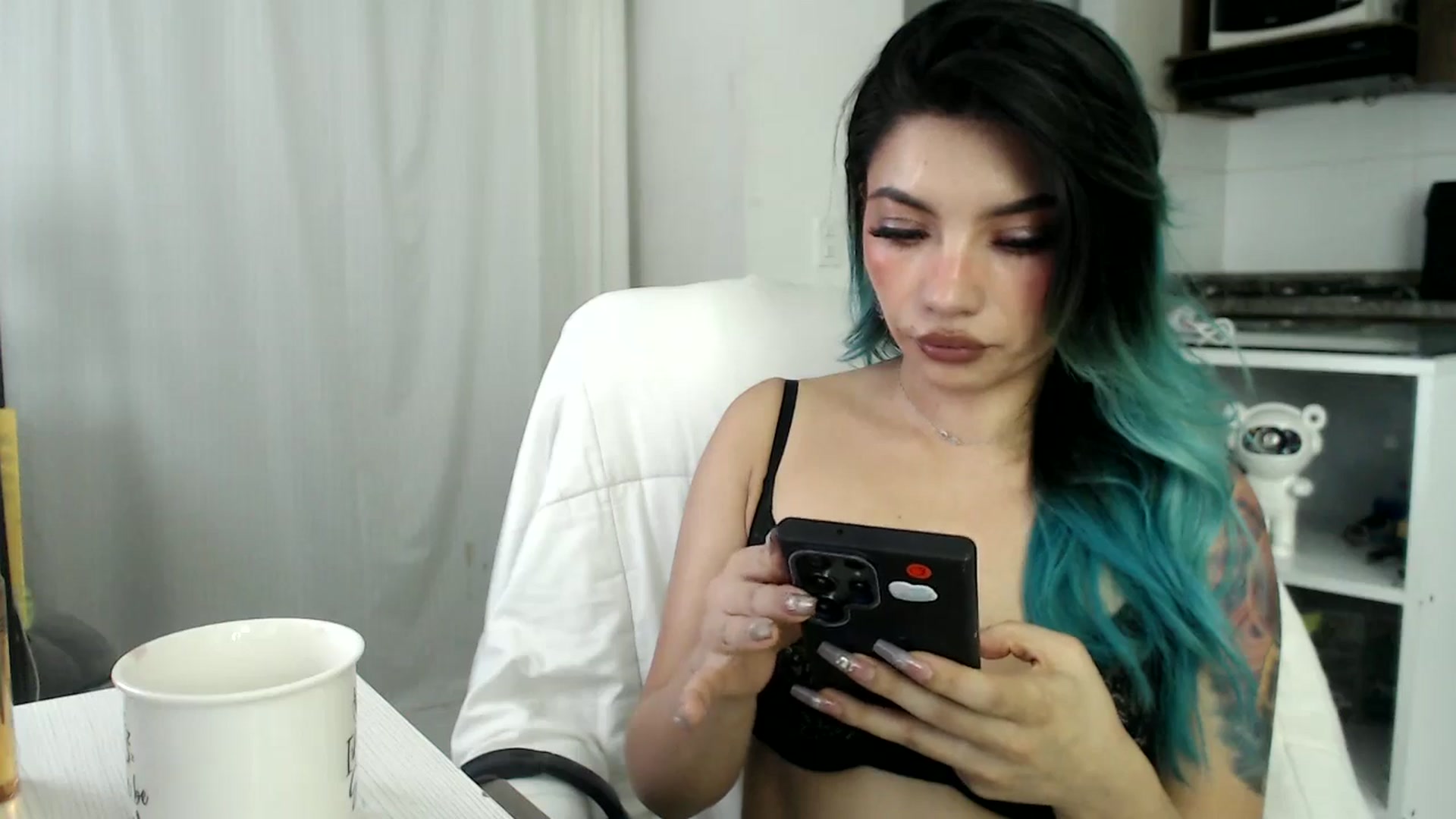 Gallery image thumbnail from Roxanna_H's myfreecams stream on, 04/13/2026, 08:31 image 10 of 20