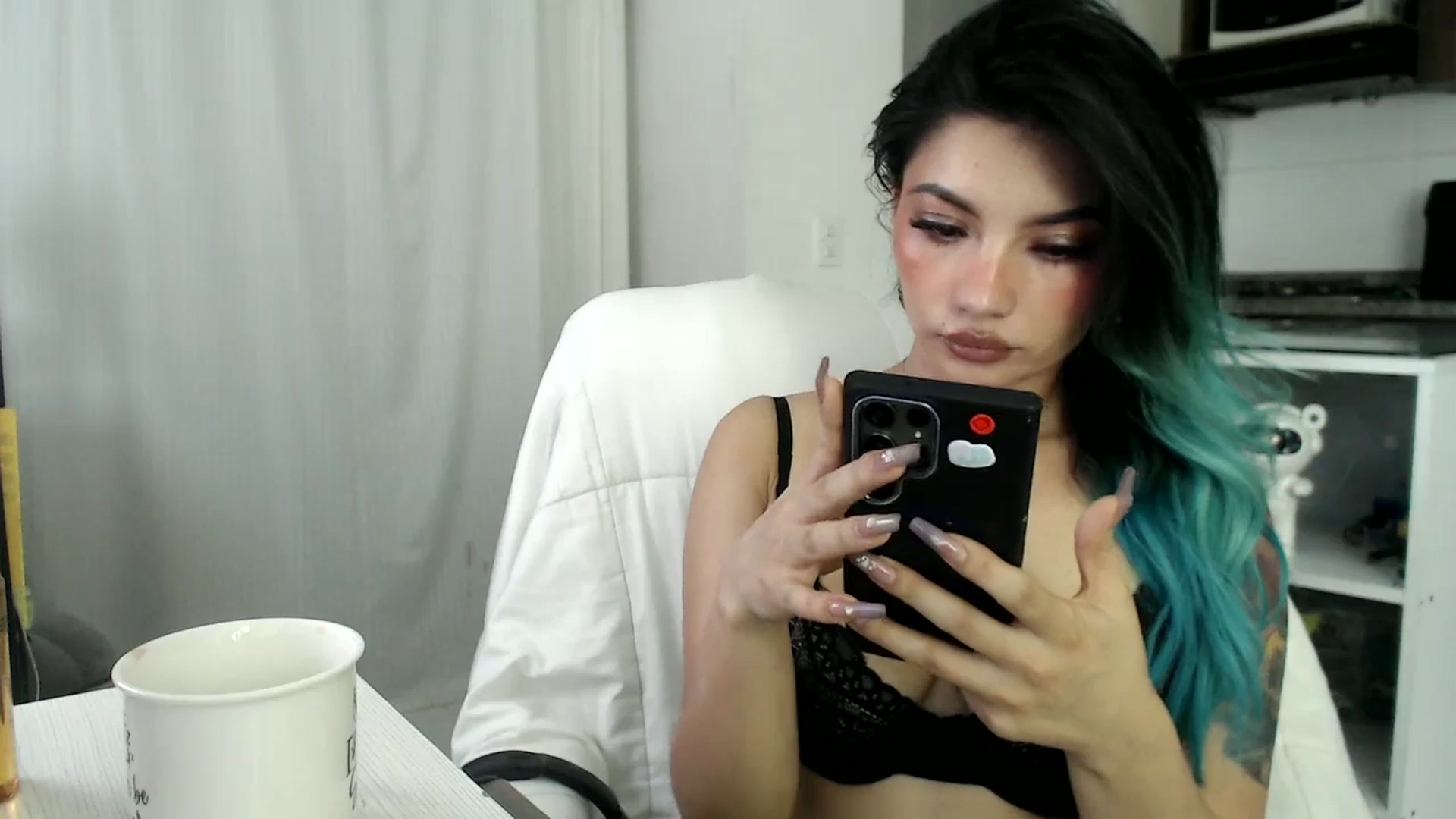 Gallery image thumbnail from Roxanna_H's myfreecams stream on, 04/13/2026, 08:31 image 11 of 20