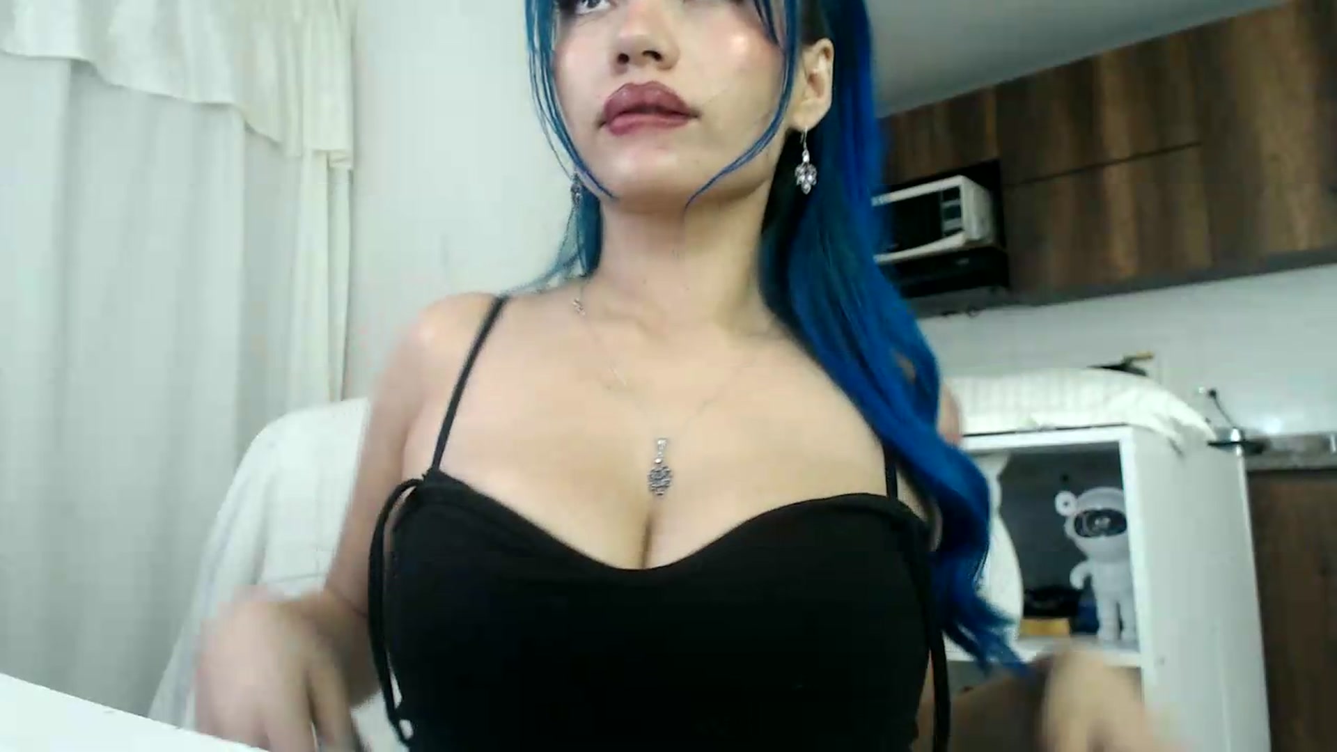 Gallery image thumbnail from Roxanna_H's myfreecams stream on, 05/11/2026, 09:23 image 9 of 20
