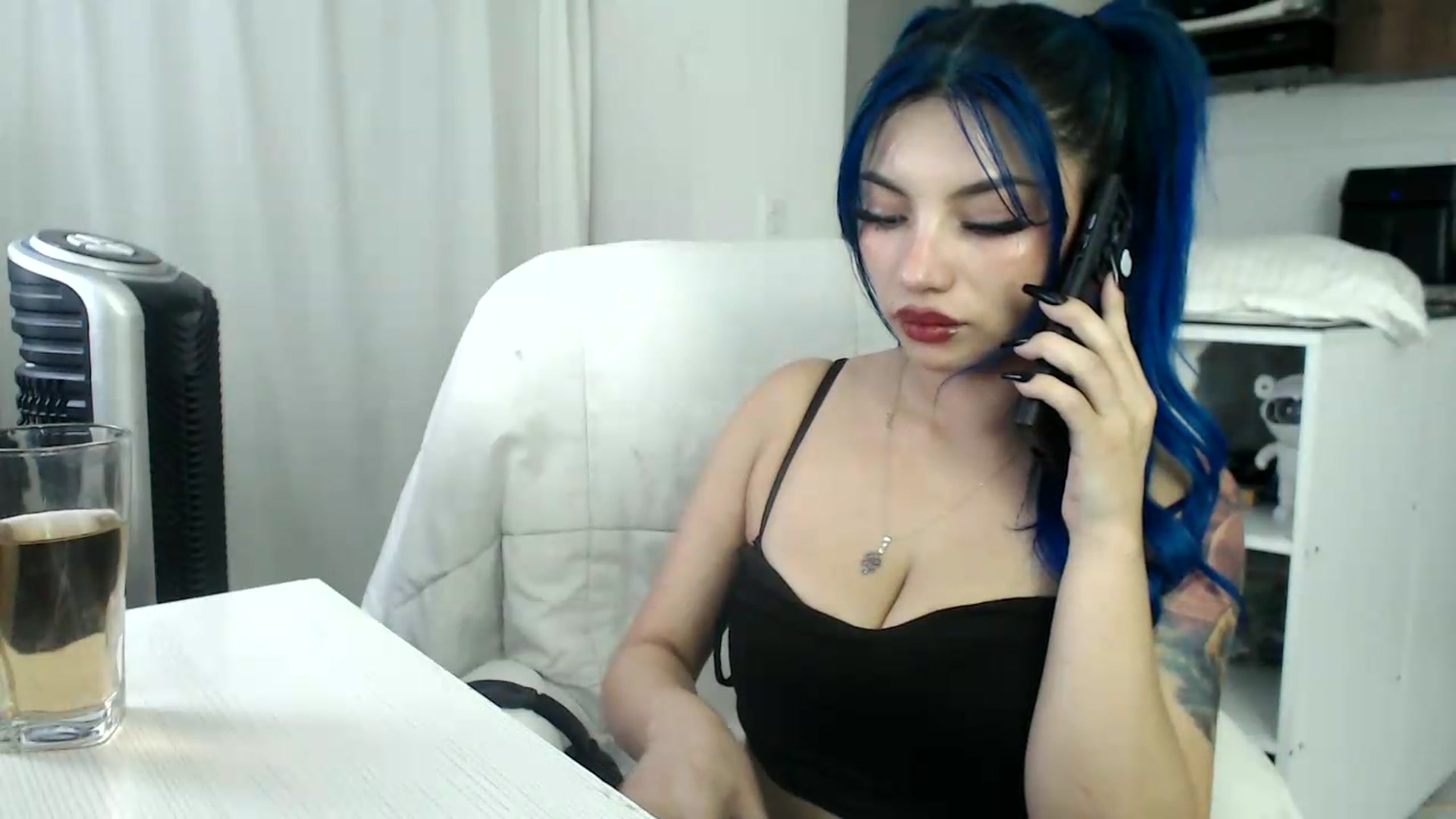 Gallery image thumbnail from Roxanna_H's myfreecams stream on, 05/11/2026, 10:46 image 4 of 20