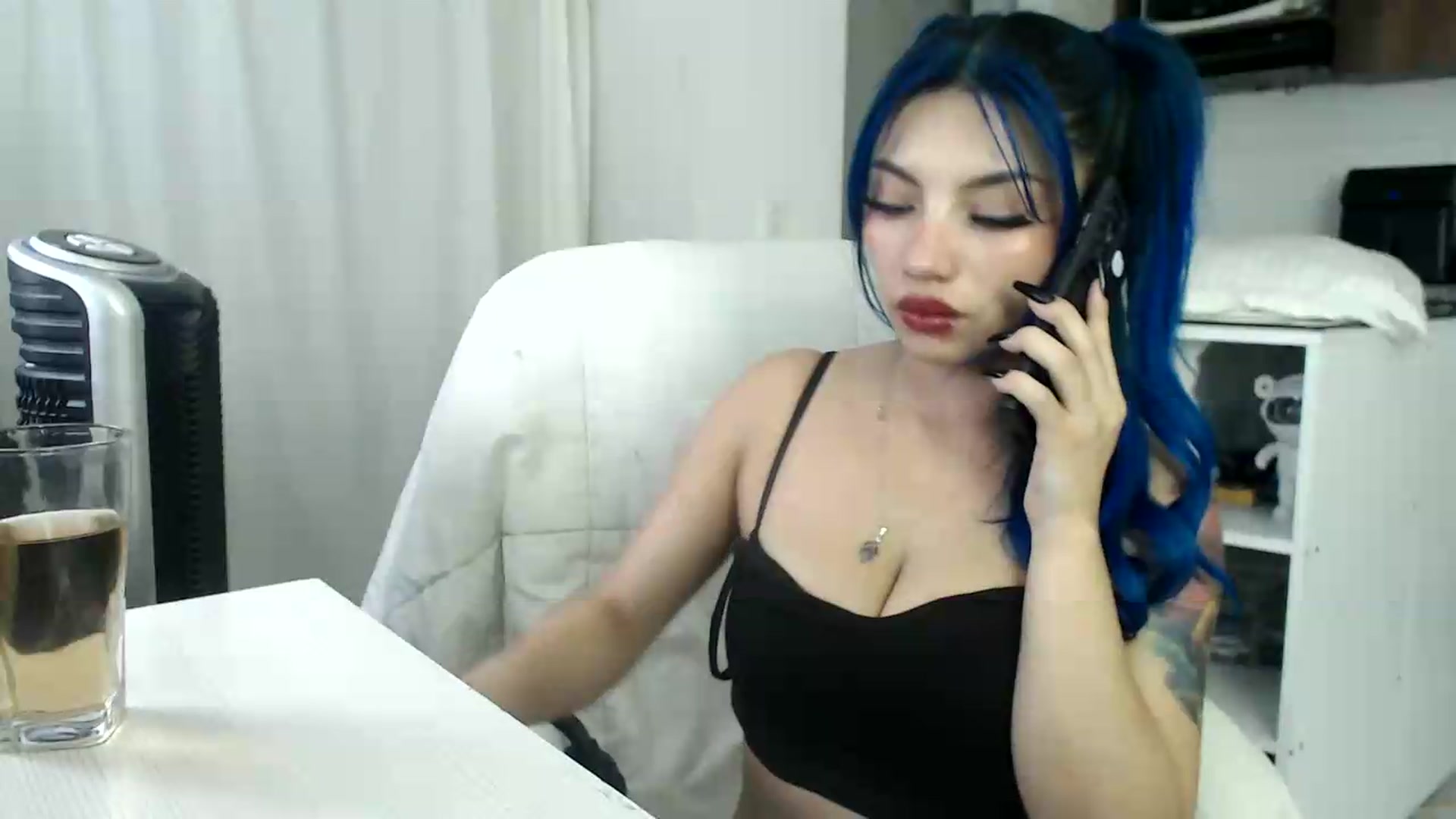 Gallery image thumbnail from Roxanna_H's myfreecams stream on, 05/11/2026, 10:46 image 3 of 20