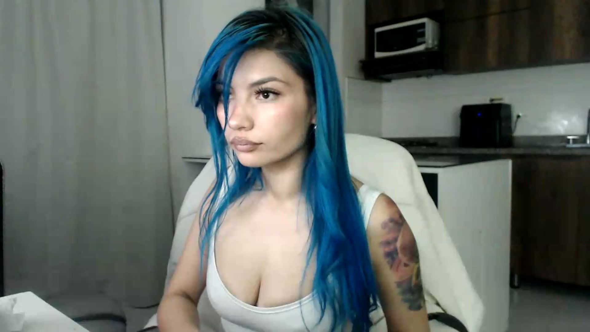 Gallery image thumbnail from Roxanna_H's myfreecams stream on, 06/11/2026, 10:03 image 9 of 20