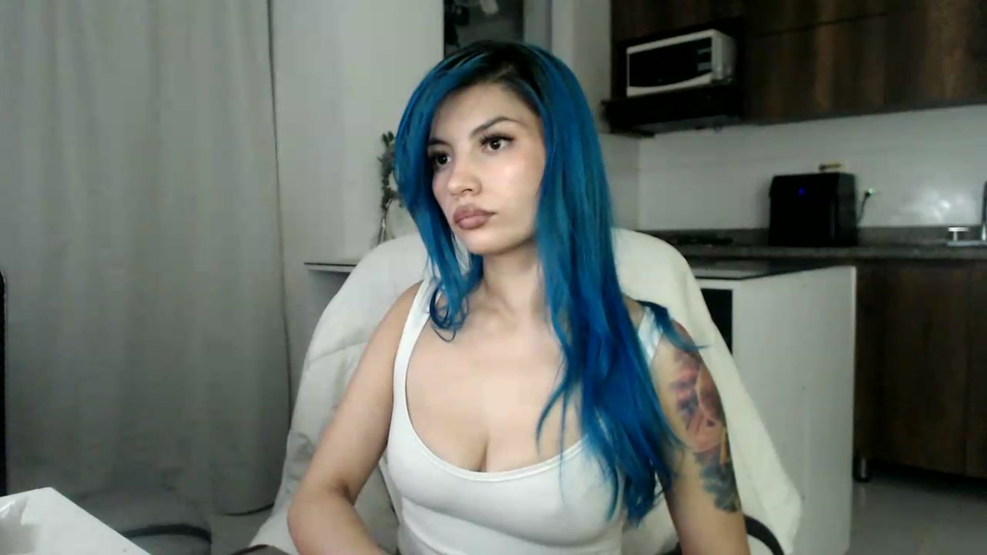 Gallery image thumbnail from Roxanna_H's myfreecams stream on, 06/11/2026, 10:03 image 19 of 20