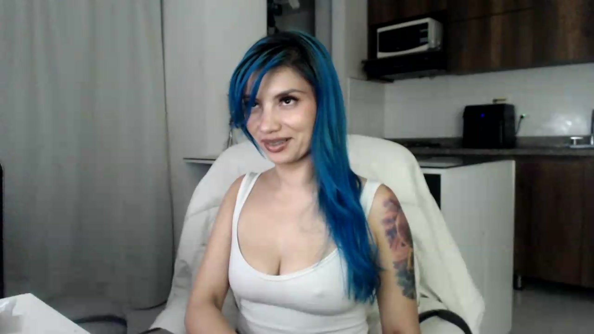 Gallery image thumbnail from Roxanna_H's myfreecams stream on, 06/11/2026, 10:03 image 20 of 20