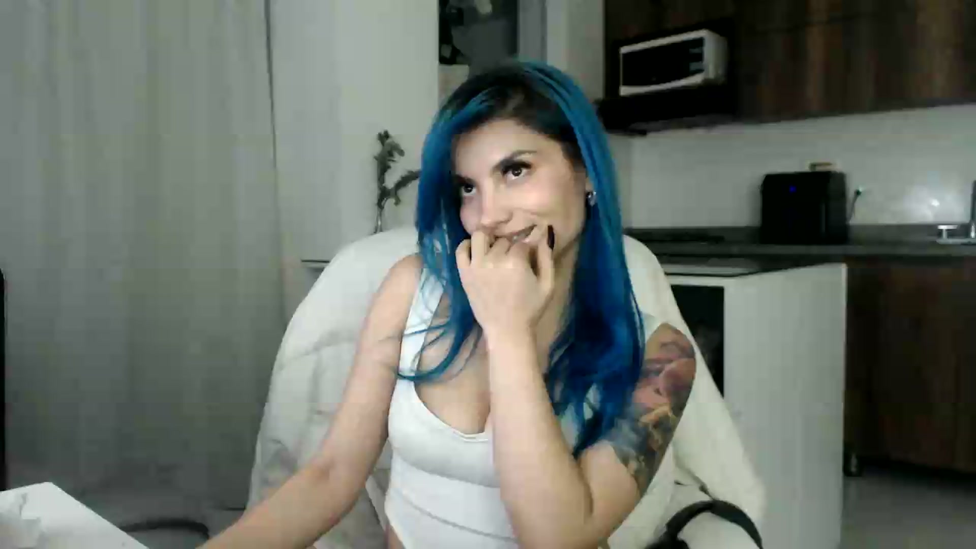Gallery image thumbnail from Roxanna_H's myfreecams stream on, 06/11/2026, 10:03 image 7 of 20