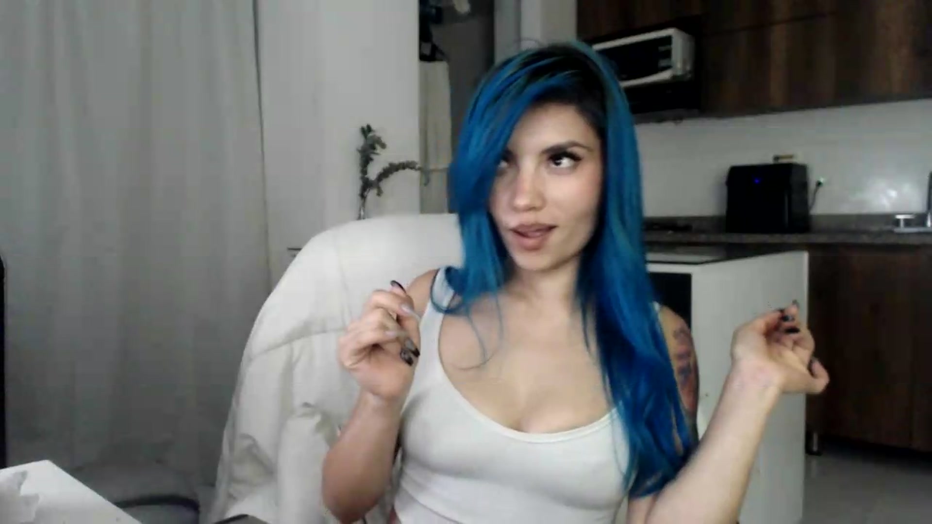 Gallery image thumbnail from Roxanna_H's myfreecams stream on, 06/11/2026, 10:03 image 3 of 20