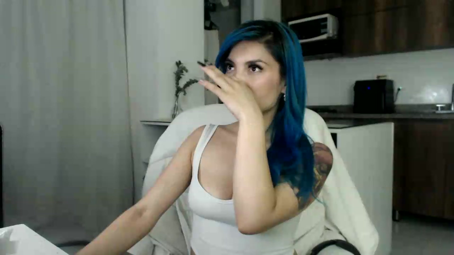 Gallery image thumbnail from Roxanna_H's myfreecams stream on, 06/11/2026, 10:03 image 15 of 20