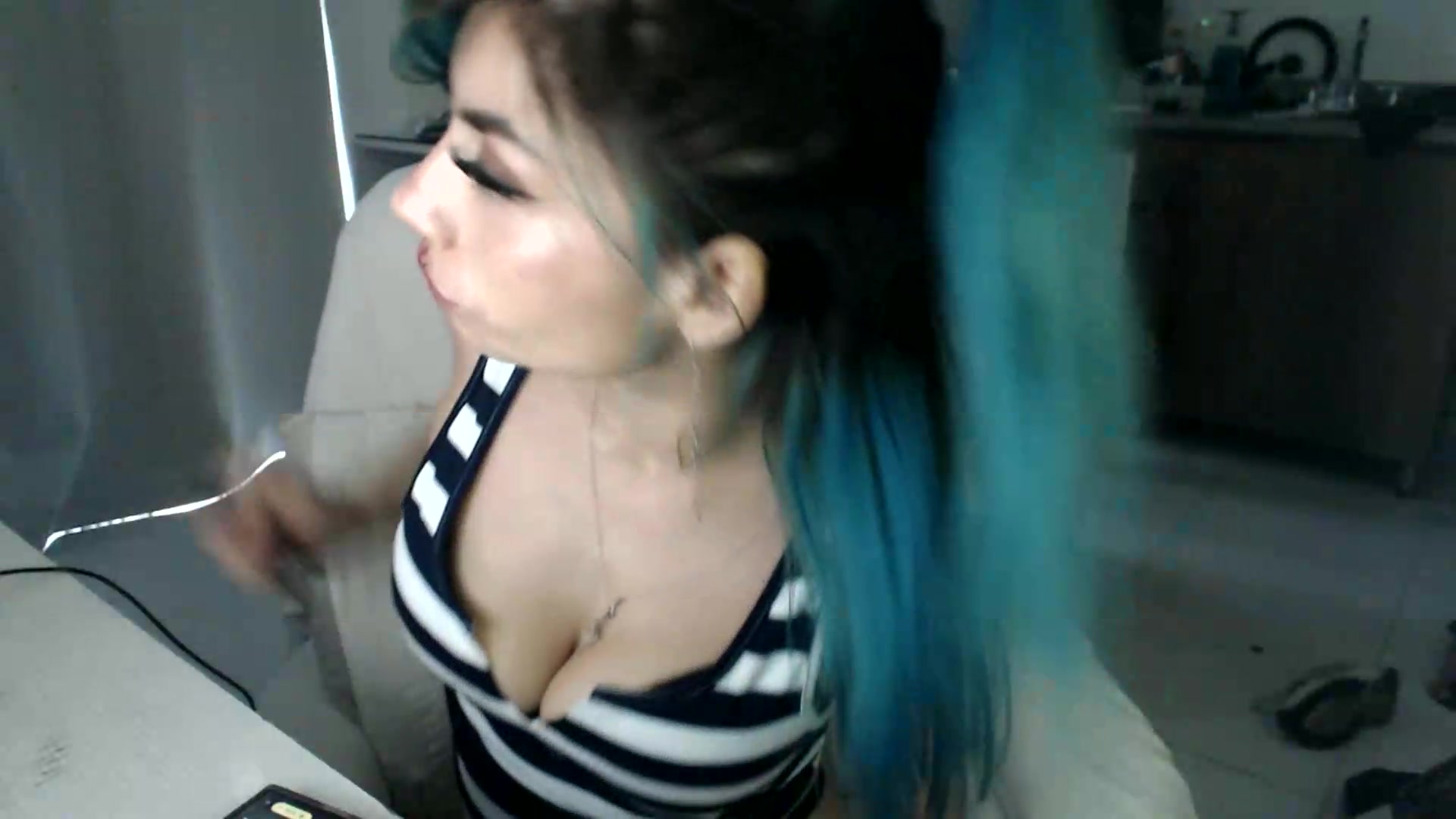 Gallery image thumbnail from Roxanna_H's myfreecams stream on, 08/30/2026, 11:51 image 17 of 20