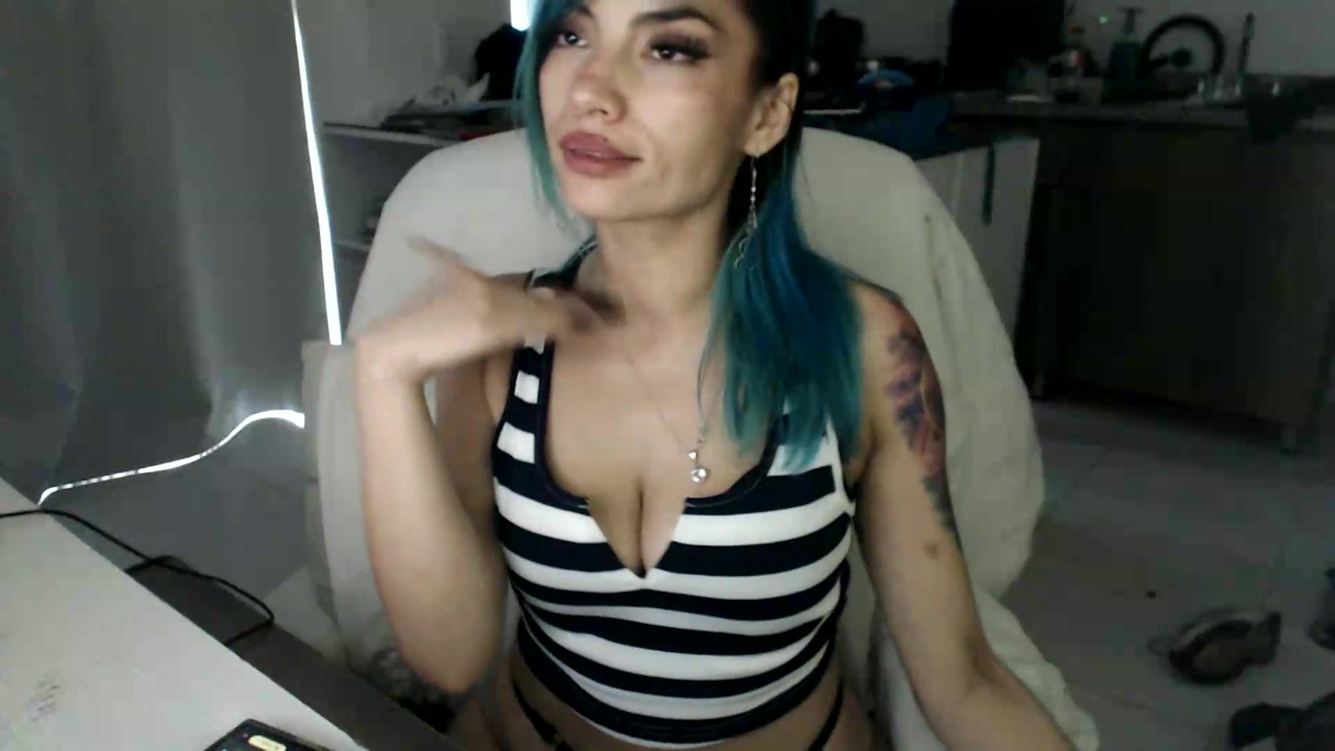 Gallery image thumbnail from Roxanna_H's myfreecams stream on, 08/30/2026, 11:51 image 7 of 20